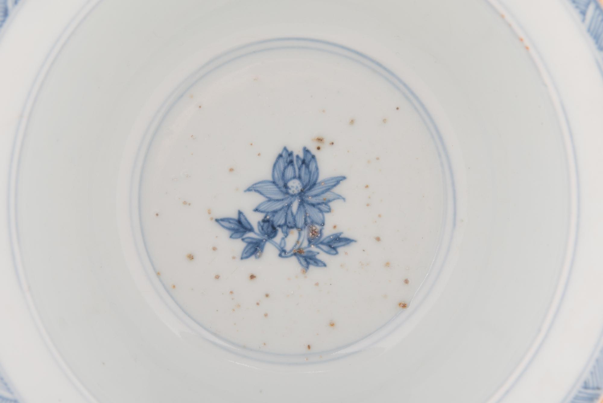 A Chinese Export Blue and White Porcelain Waisted Bowl