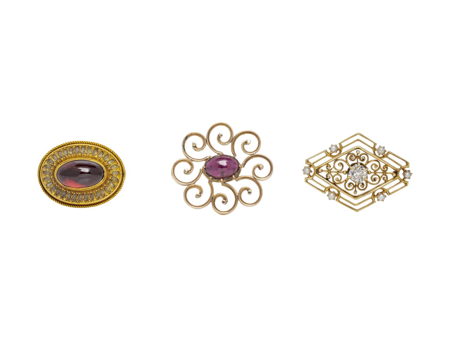 COLLECTION OF YELLOW GOLD BROOCHES