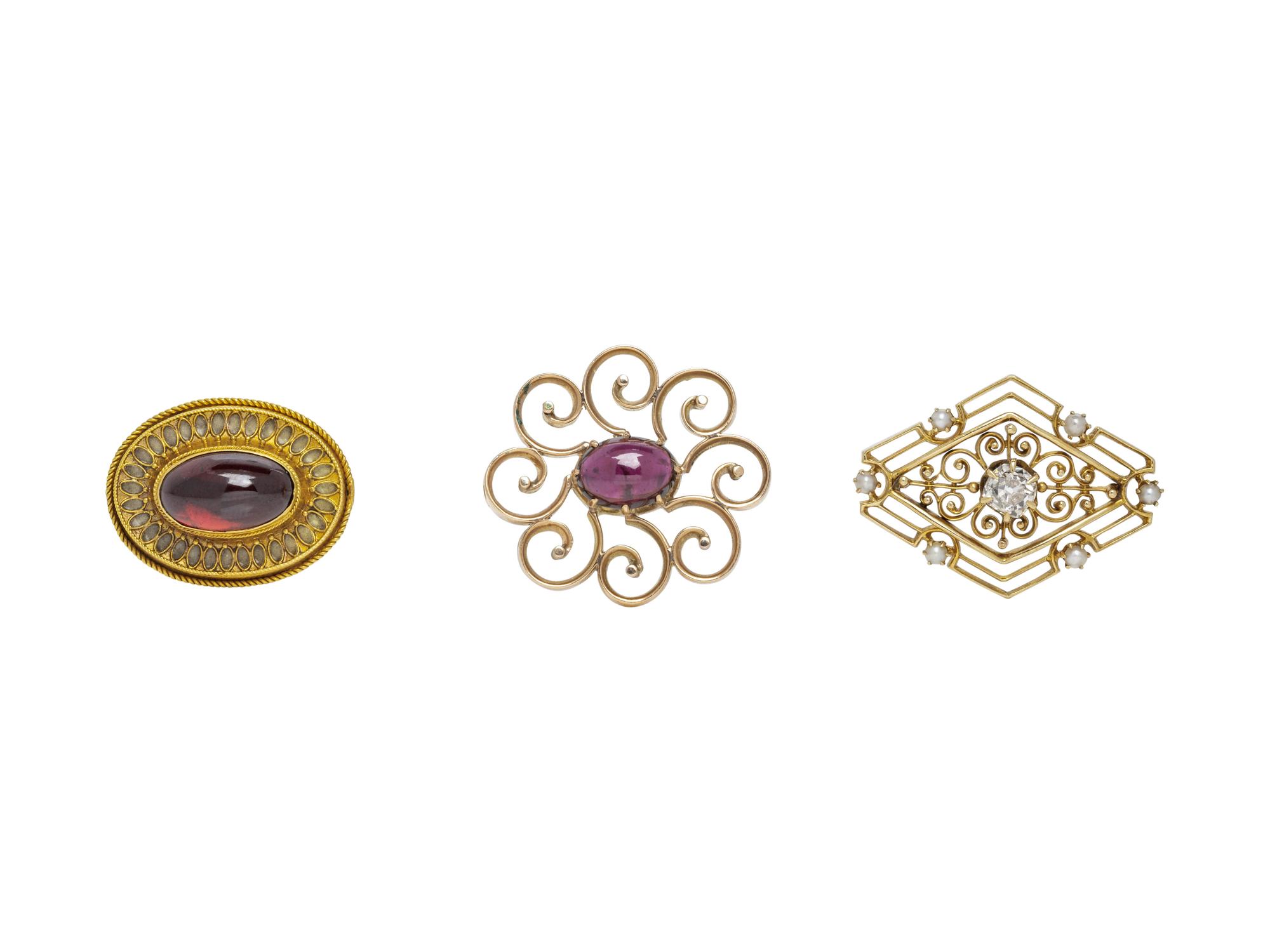 COLLECTION OF YELLOW GOLD BROOCHES