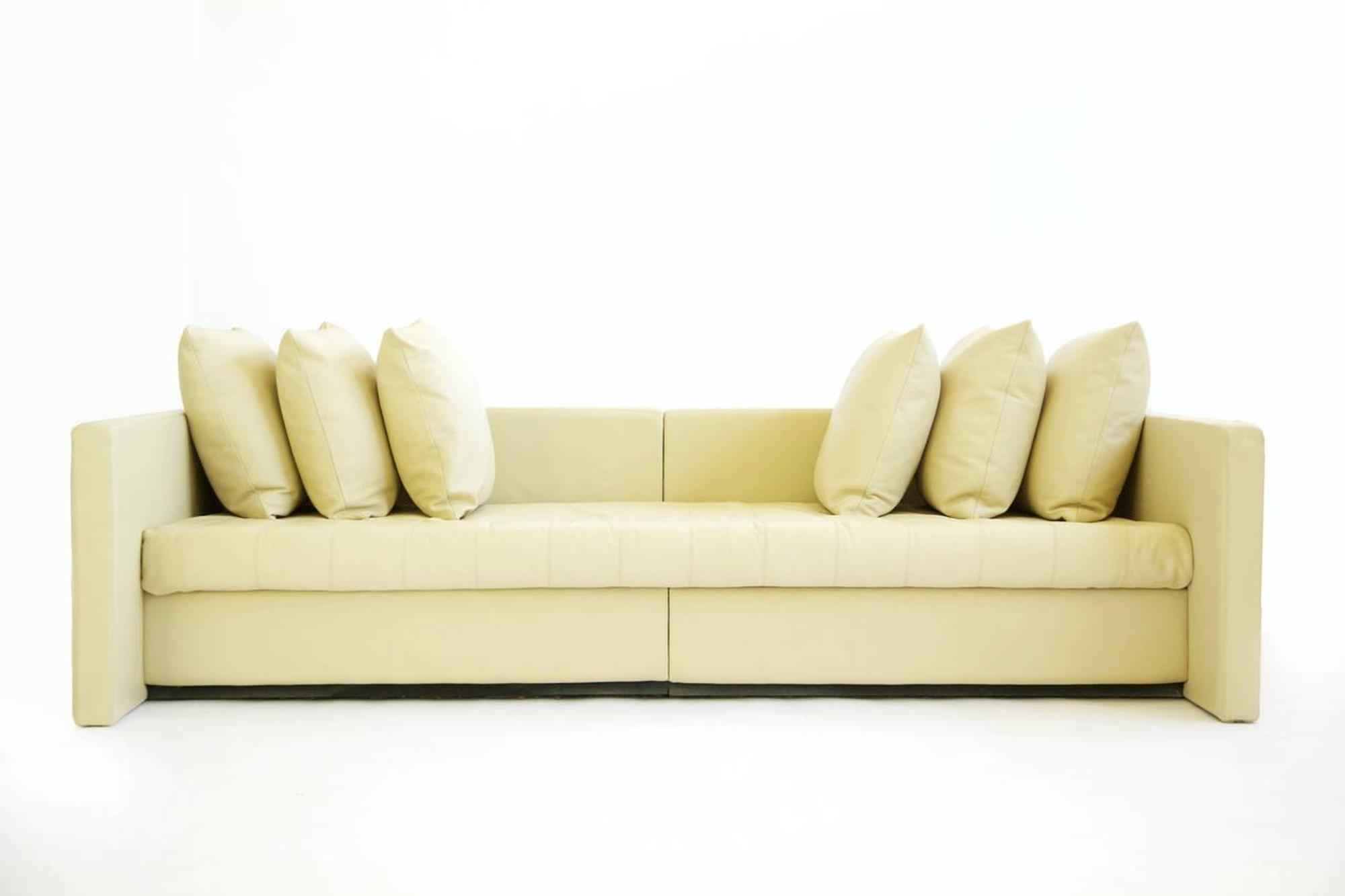Linear Sofa Knoll, USA