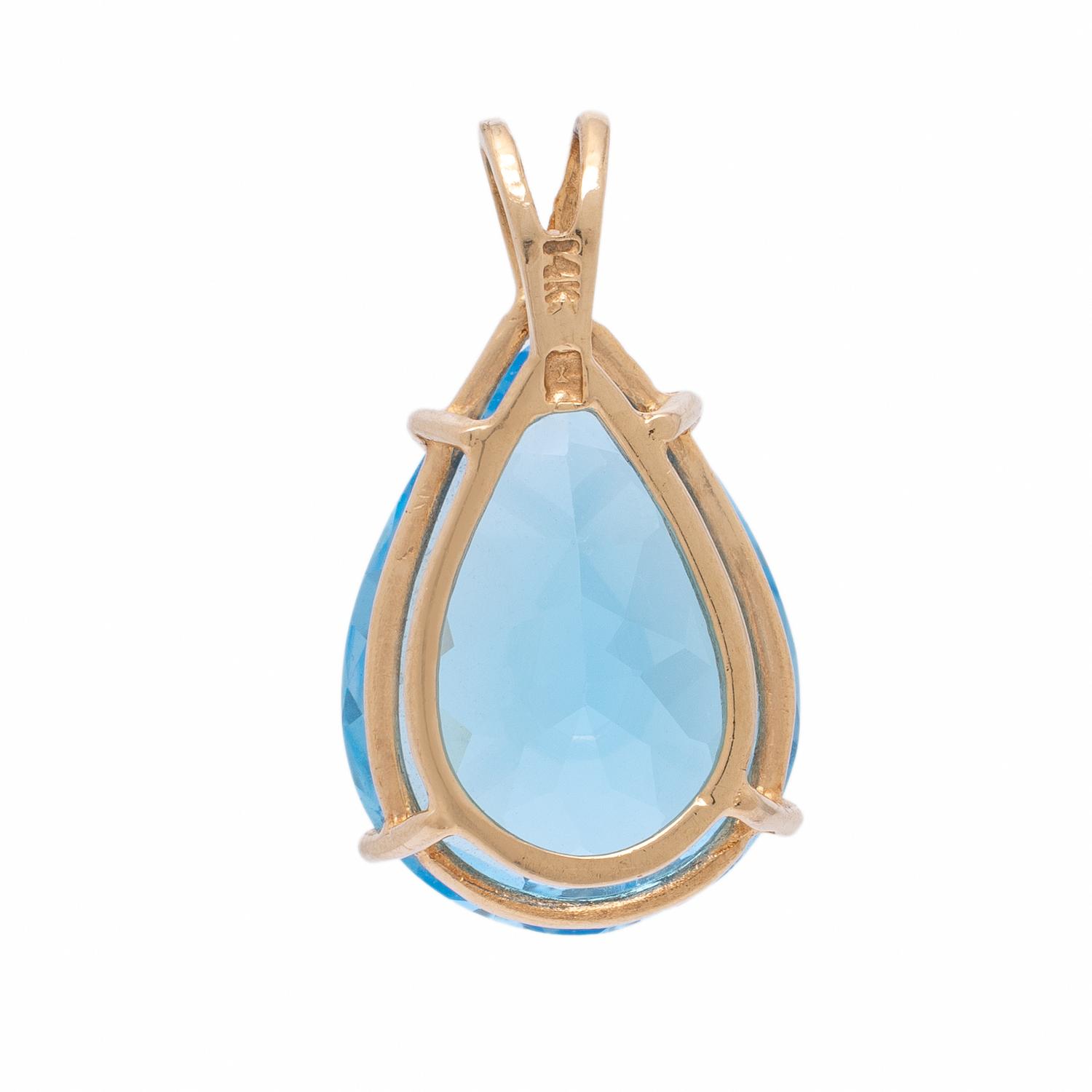 Blue Topaz and Yellow Gold Pendant