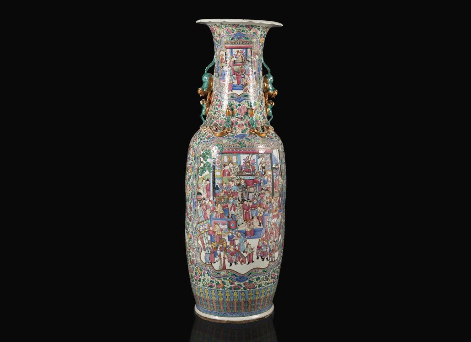 A massive Chinese export famille rose-decorated vase, second half 19th century 外銷瓷粉彩大瓶 十九世紀