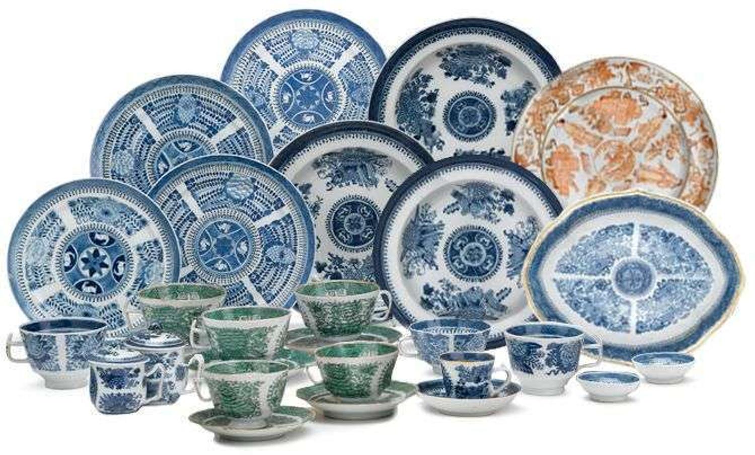 Group of Chinese Export porcelain blue "Fitzhugh" and "Fitzhugh" variant tablewares mostly 19th century