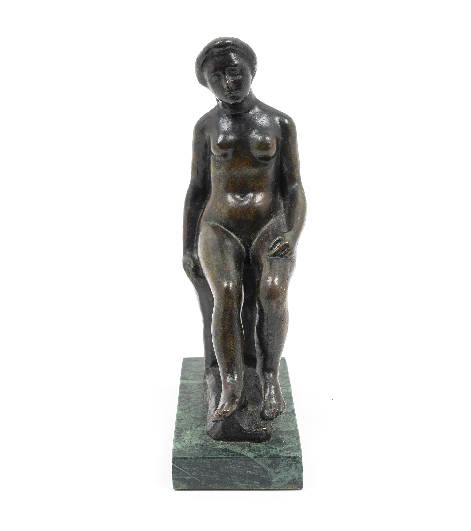 S eated Nude