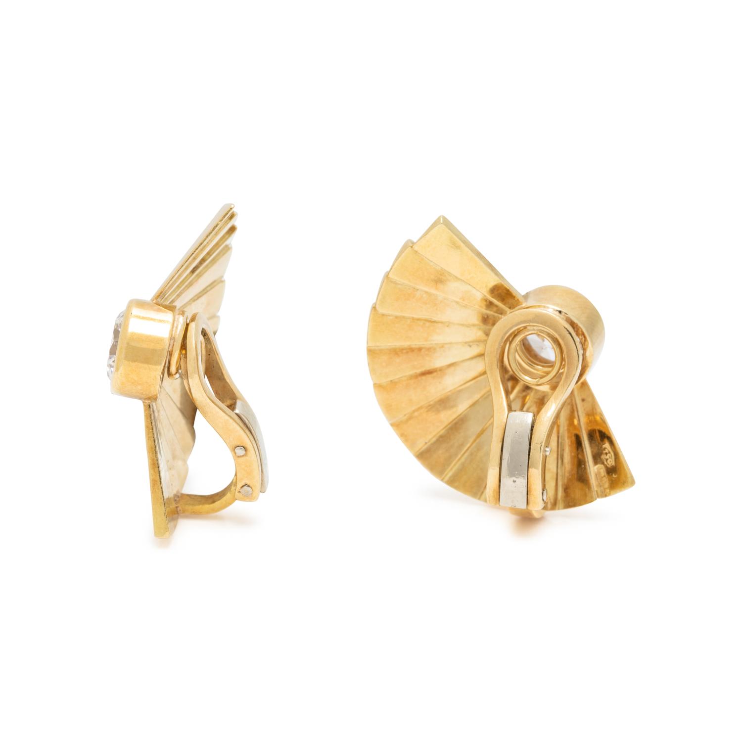 YELLOW GOLD AND COLORLESS DIAMOND SIMULANT EARRINGS