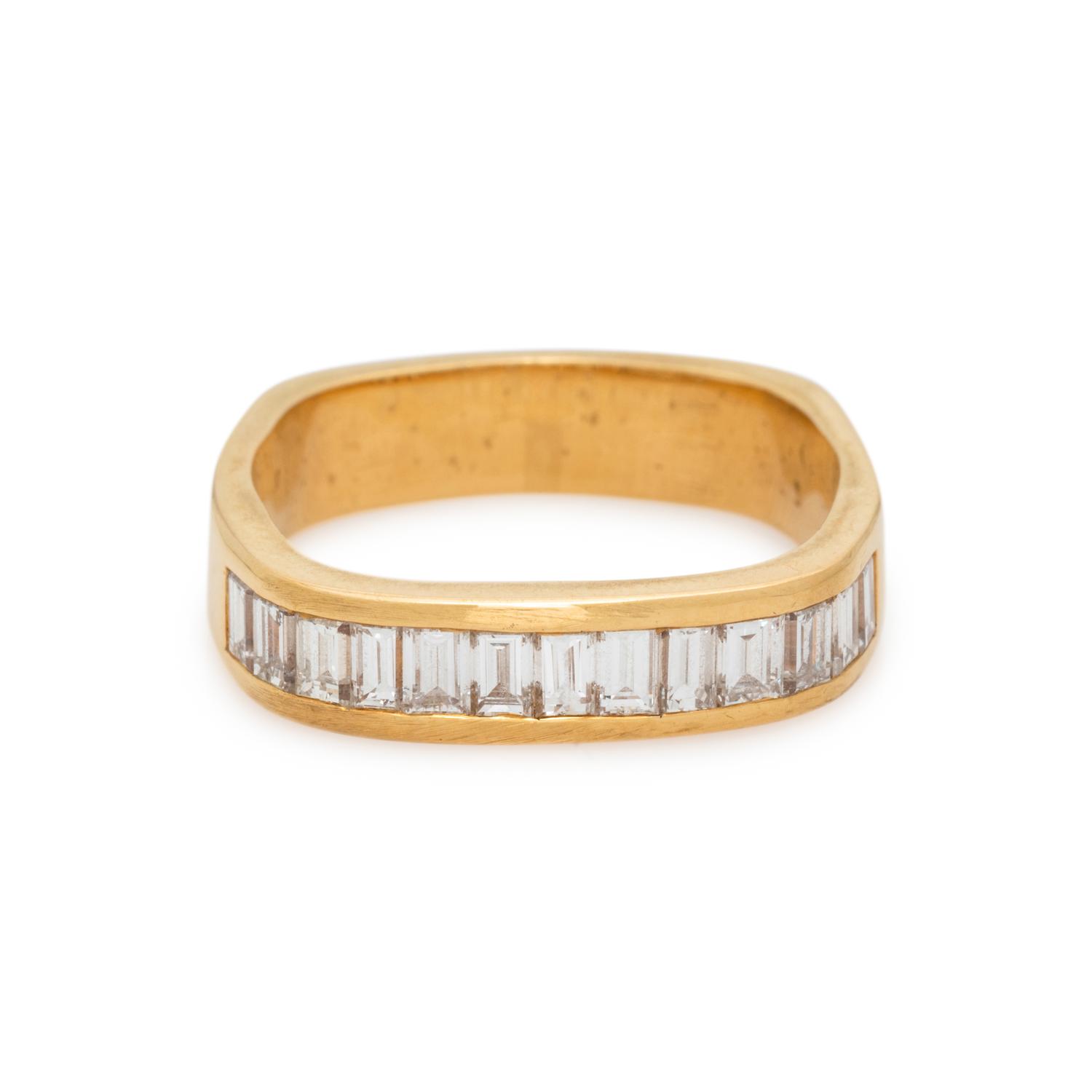 YELLOW GOLD AND DIAMOND RING