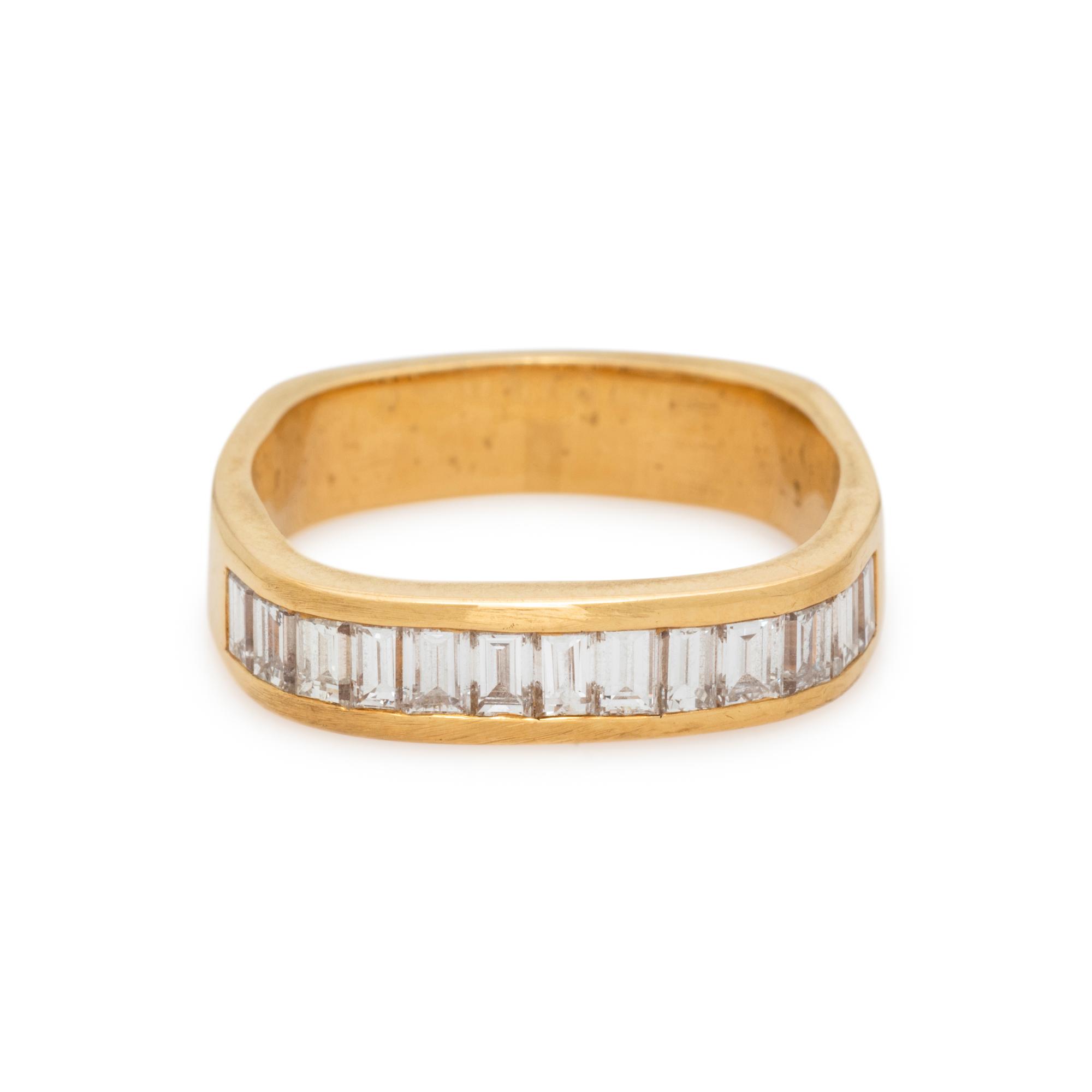 YELLOW GOLD AND DIAMOND RING
