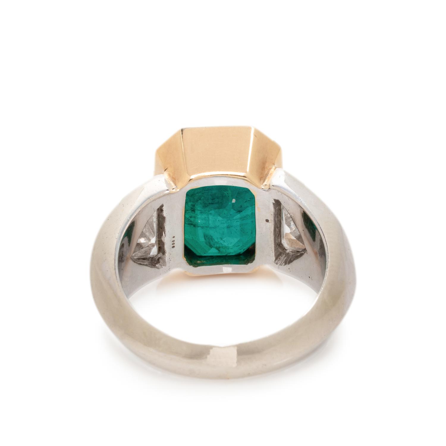 COLOMBIAN EMERALD AND DIAMOND RING