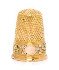 A French Tri-Colored Gold Thimble, , the knurled top and body above a rose, white and yellow gold band worked to show foliate and berry