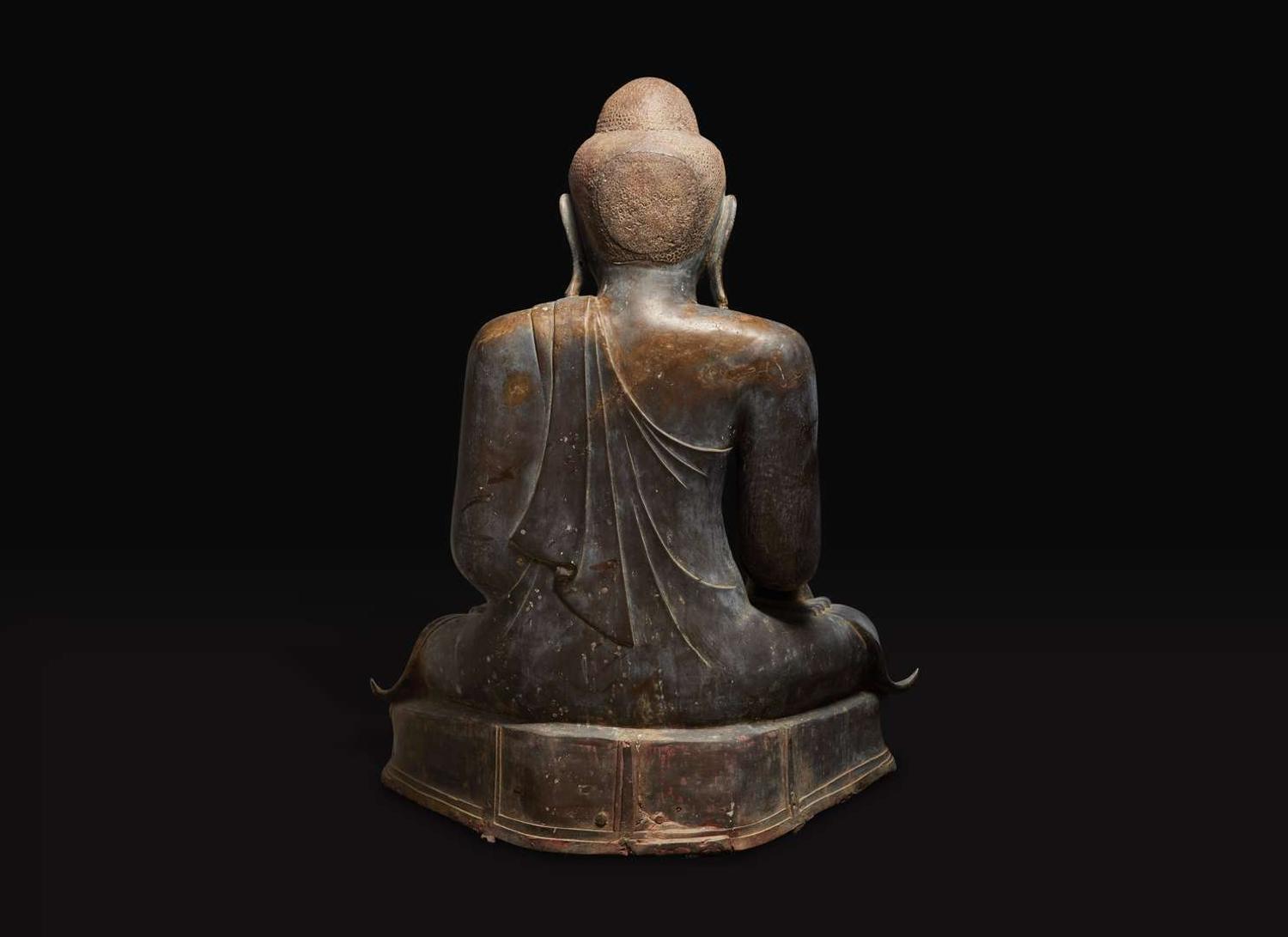 A very large Mandalay style Burmese patinated bronze figure of the seated Buddha 大型緬甸加漆銅塑佛造像
