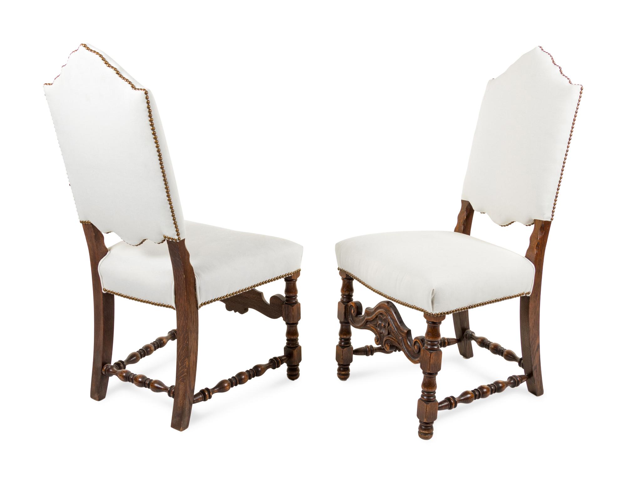 A Pair of William & Mary Style Oak Side Chairs — 20th CENTURY