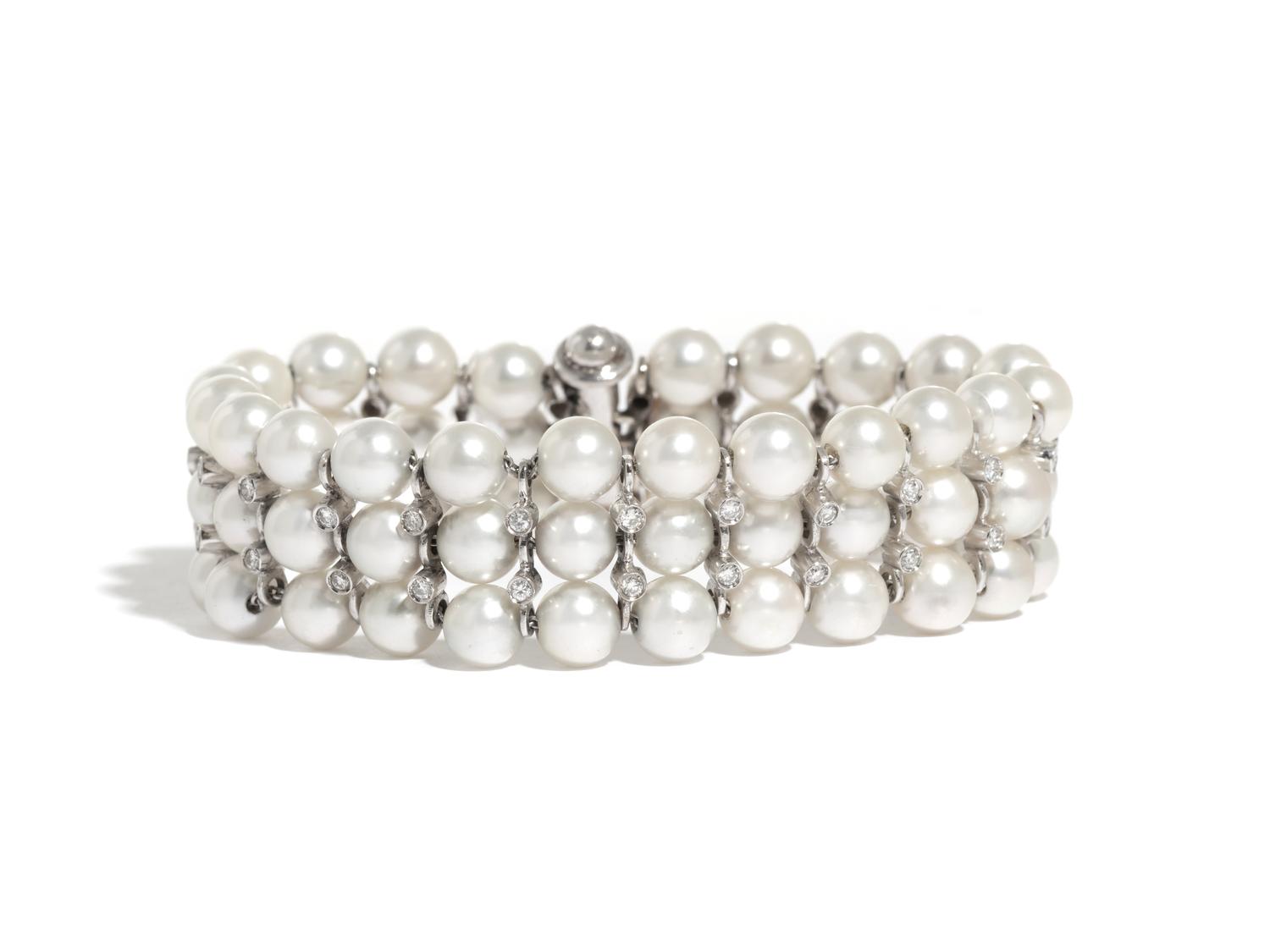 CULTURED PEARL AND DIAMOND BRACELET