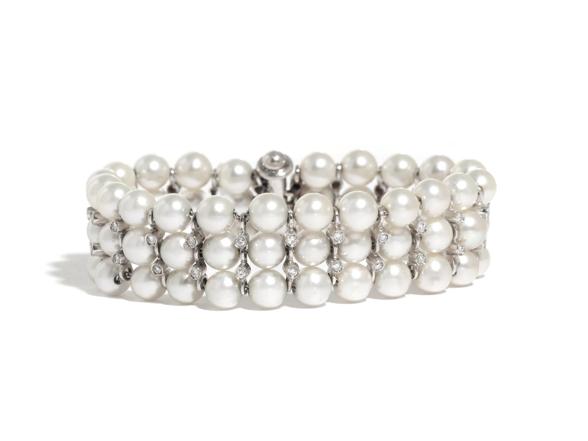 CULTURED PEARL AND DIAMOND BRACELET