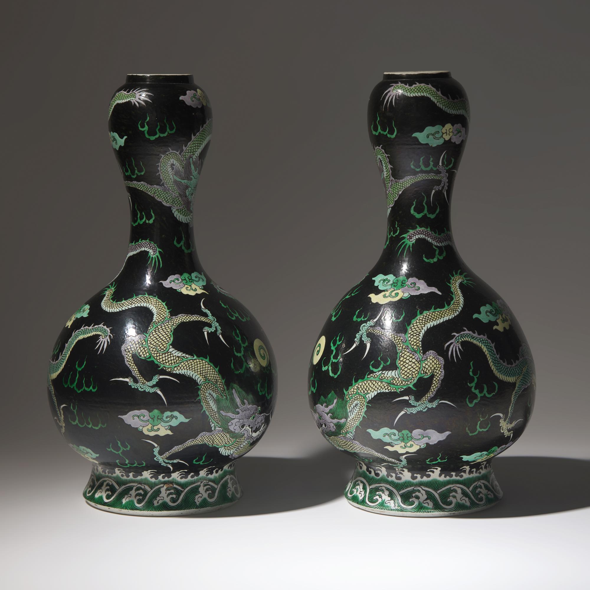 A Pair of Famille Noir 'Dragon' Garlic Head Vases, Late 19th/Early 20th Century — 清晚期 黑地五彩龍紋大蒜頭瓶一對