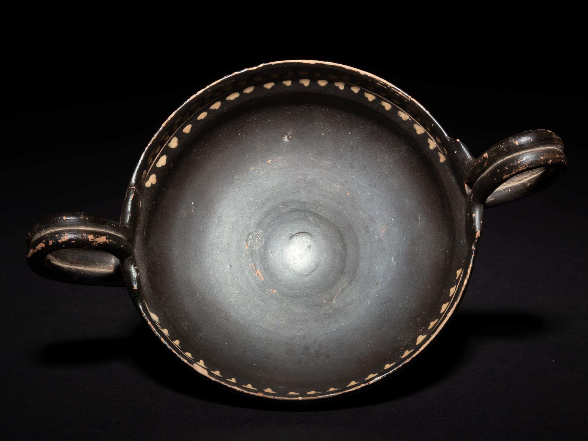 An Apulian Gnathian Ware Kantharos