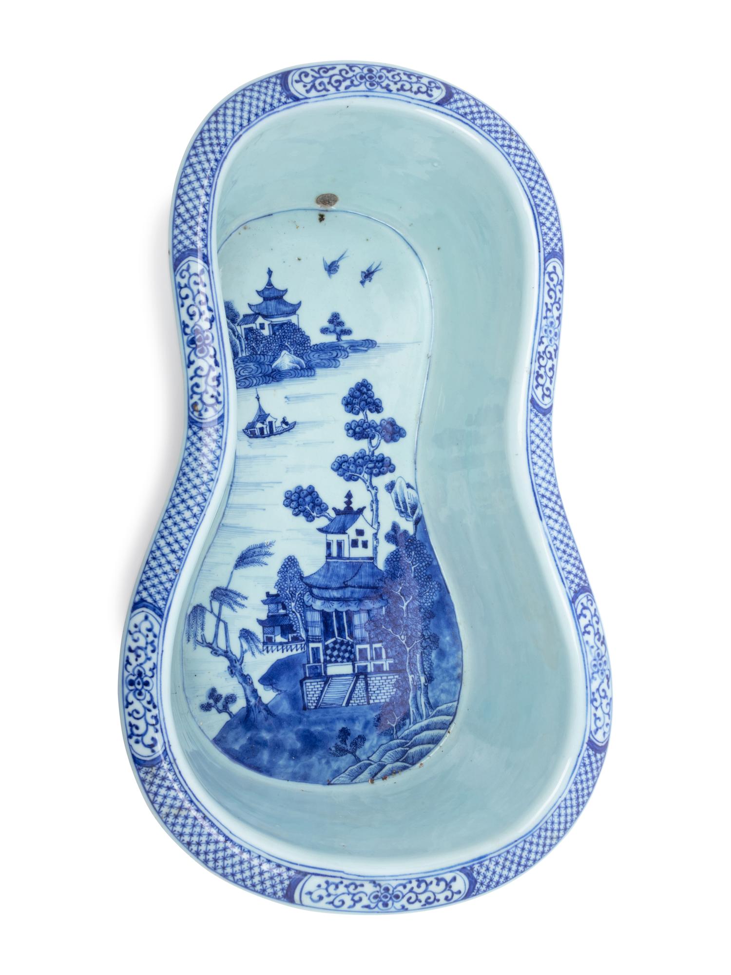 A Chinese Export Blue and White Porcelain Chamber Basin and Stand