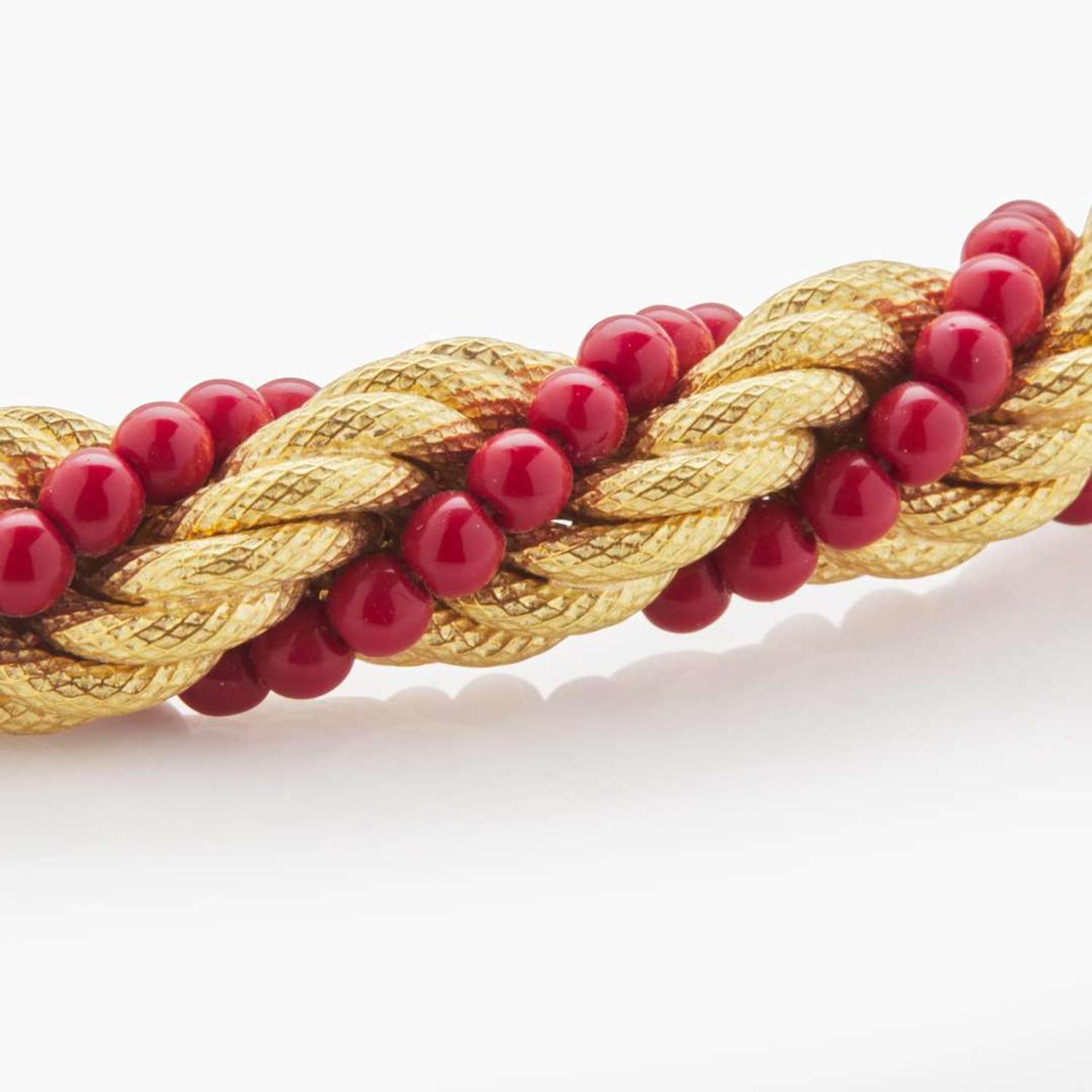 An 18K Yellow Gold and Coral Necklace
