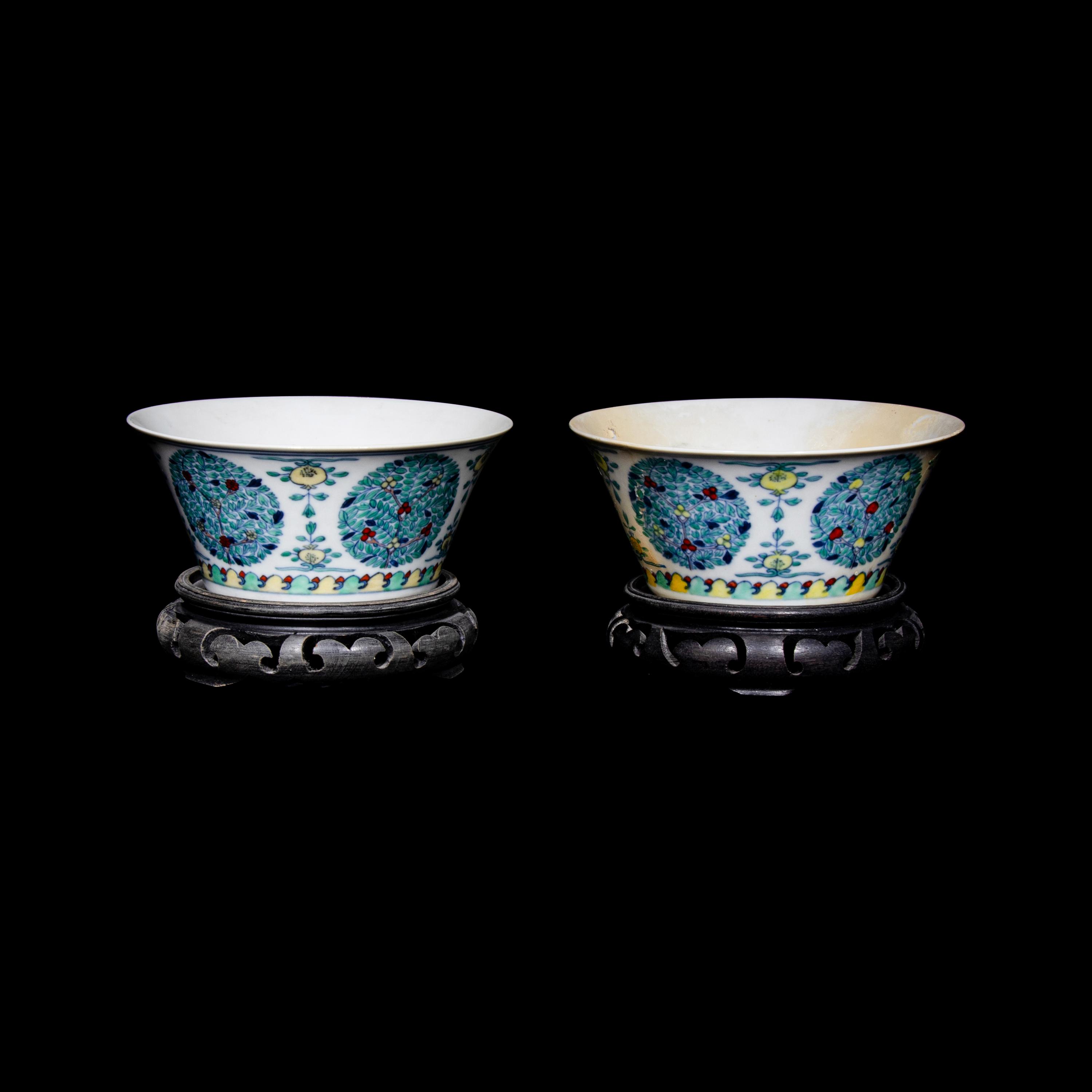 A Pair of Chinese Doucai 'Medallion' Porcelain Bowls, Daoguang Mark and Period 清道光 斗彩團花紋馬蹄盌一對