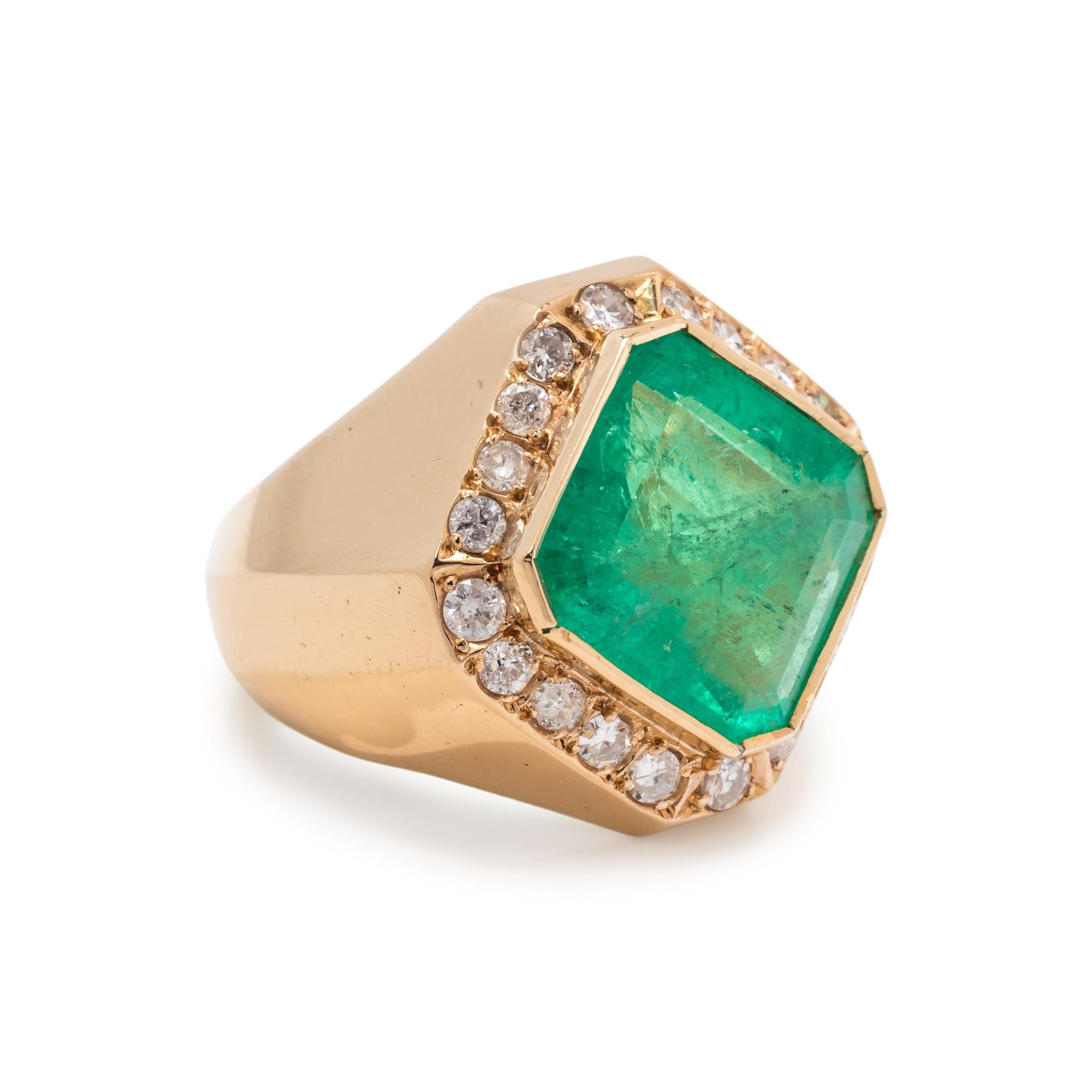 YELLOW GOLD, EMERALD AND DIAMOND RING