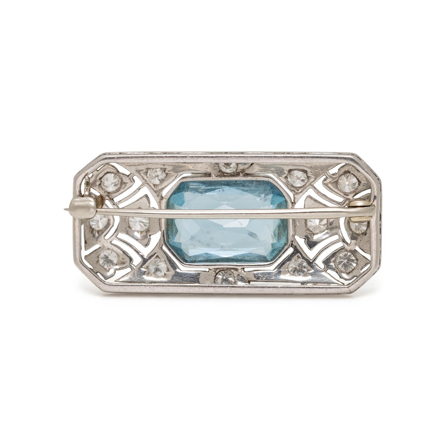 ART DECO, AQUAMARINE AND DIAMOND BROOCH