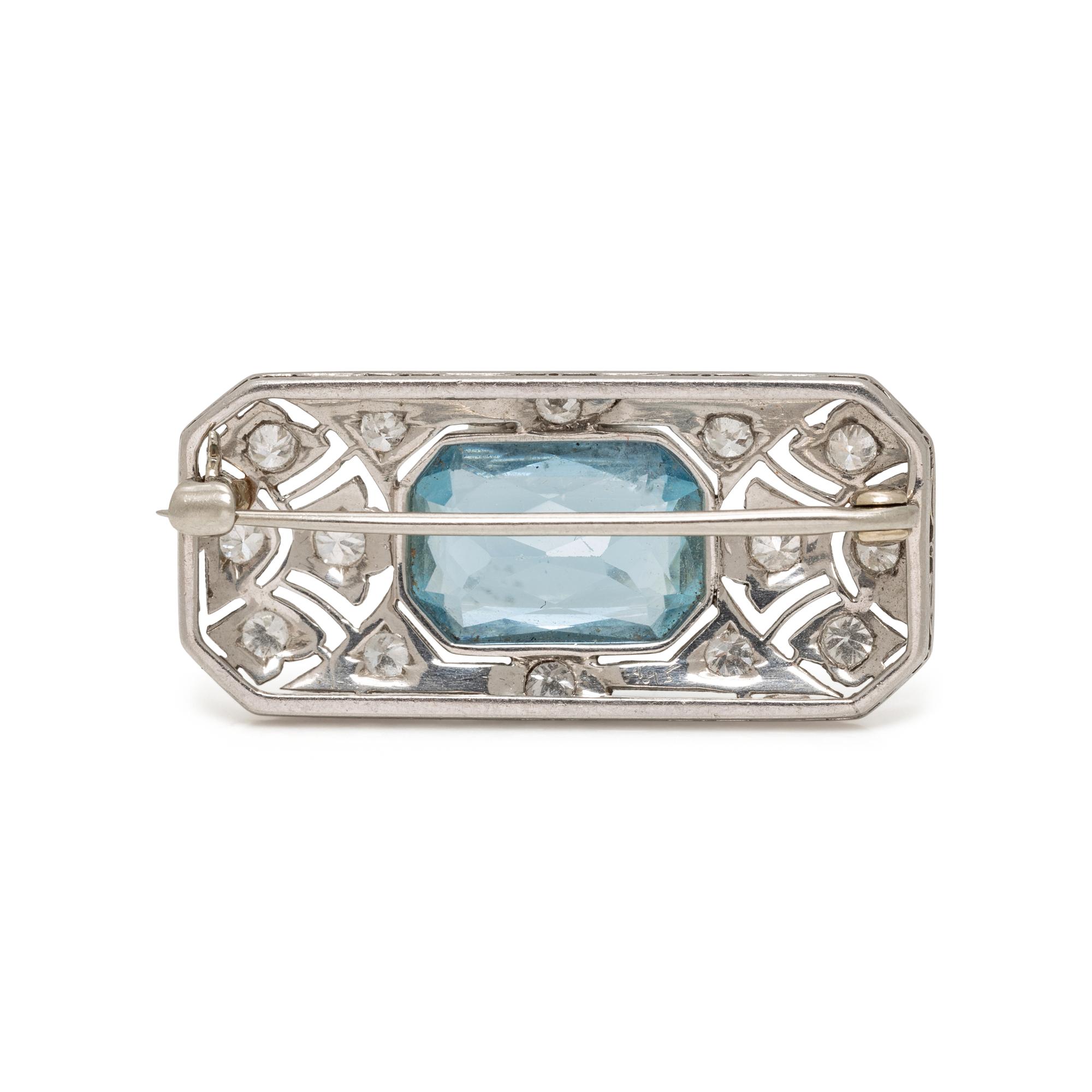 ART DECO, AQUAMARINE AND DIAMOND BROOCH