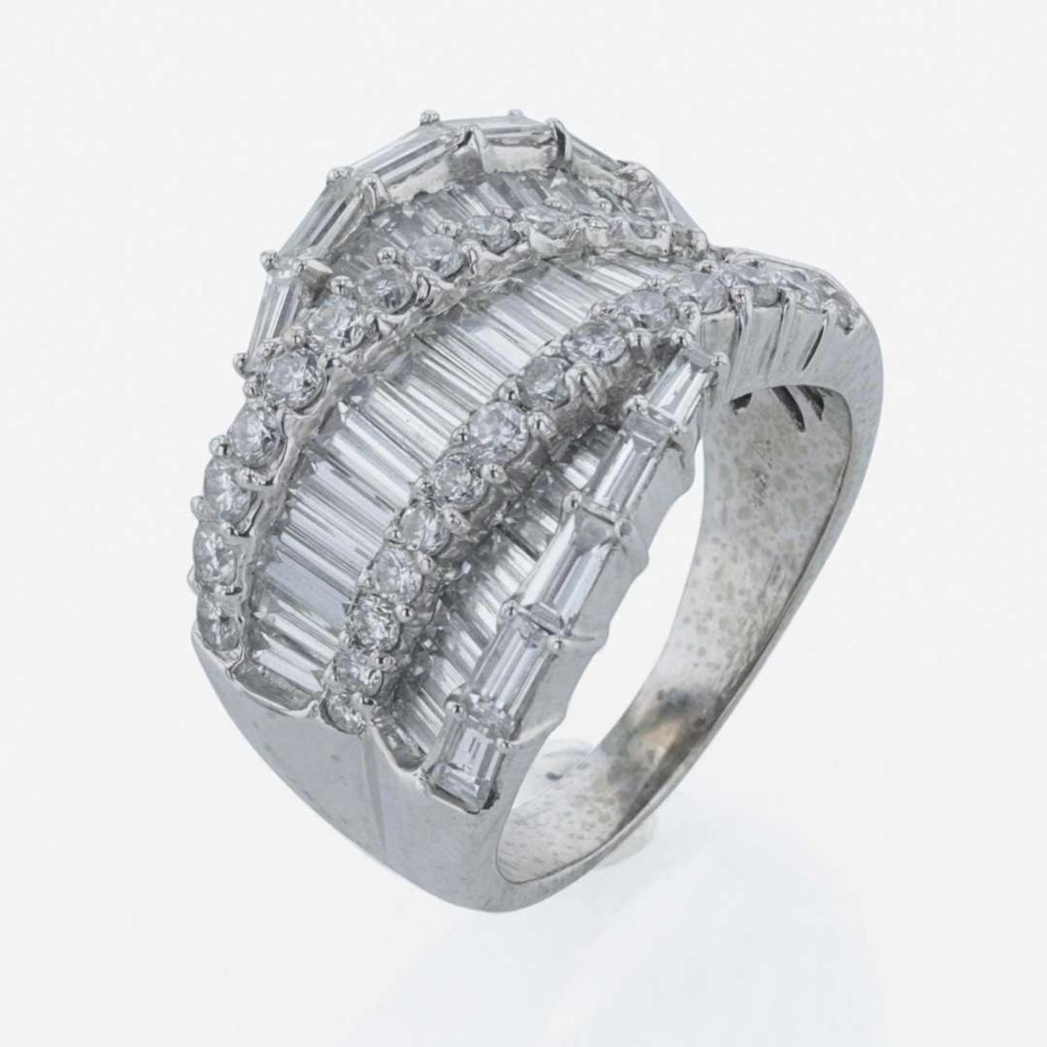 An 18K white gold and diamond ring