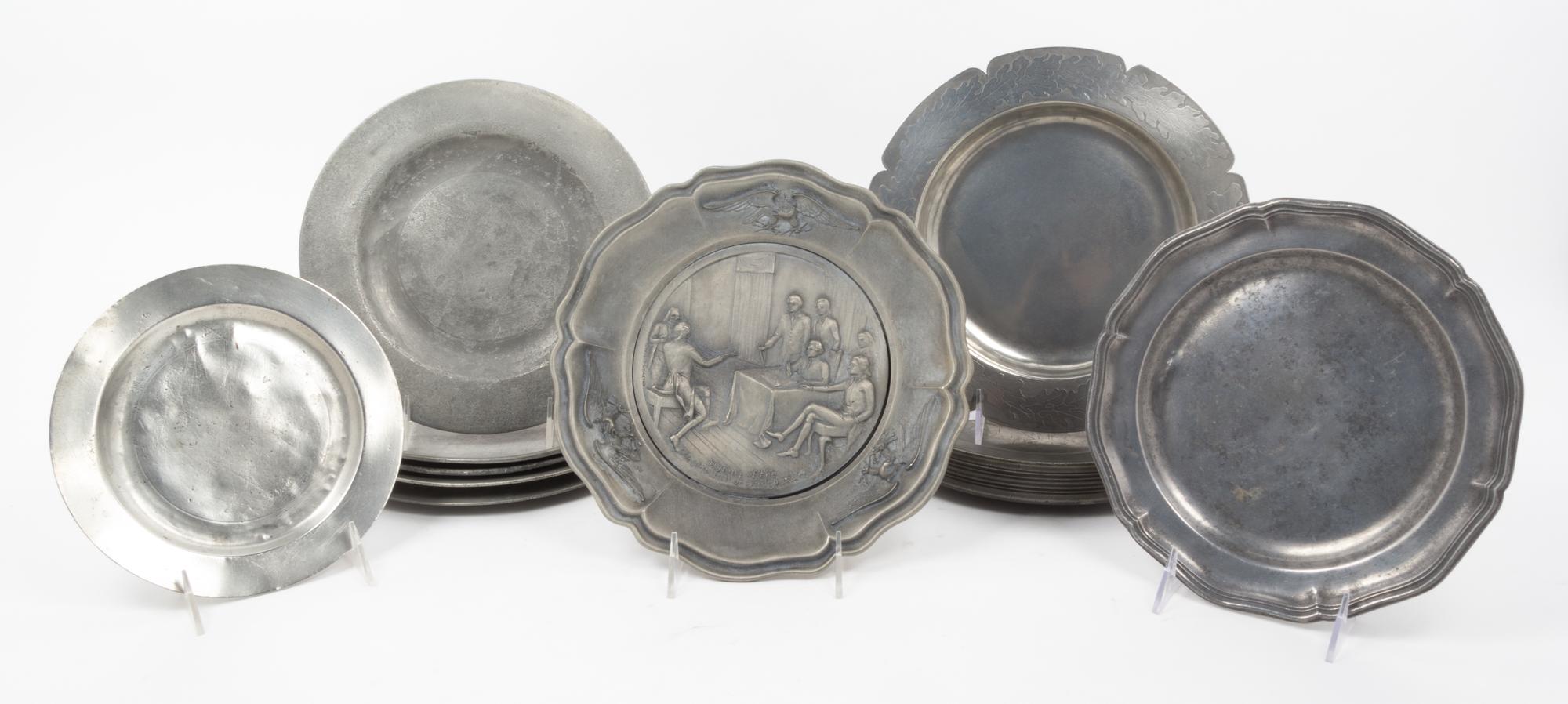 A Collection of Pewter Articles Diameter of largest plate 11 inches. — 18TH/19TH CENTURY