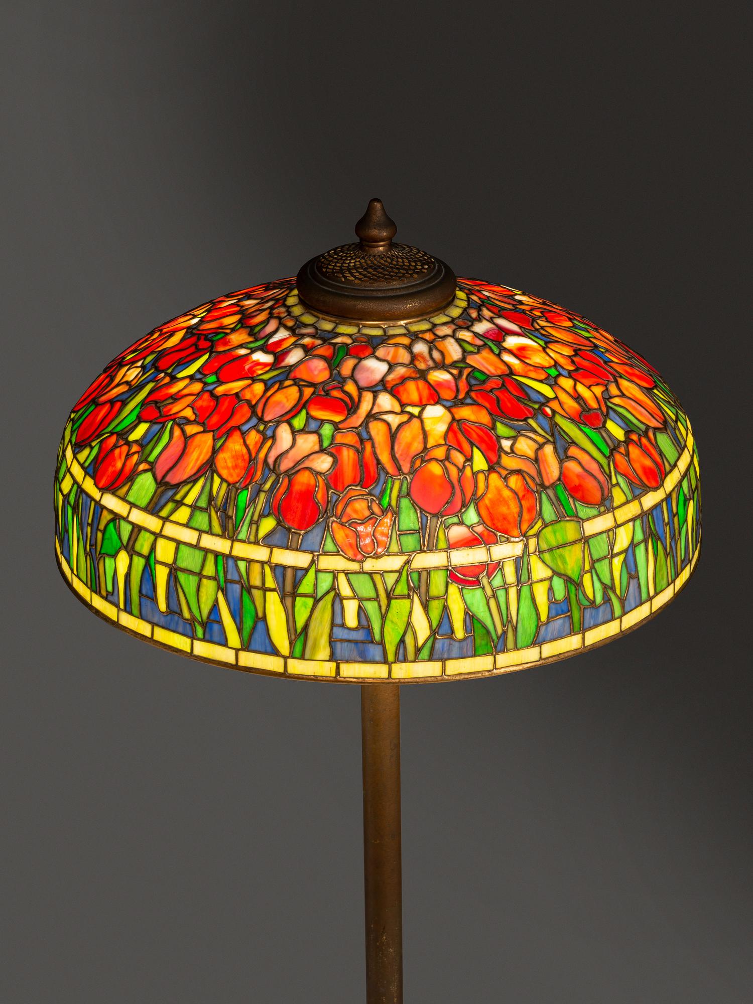 Tulip Floor Lamp with Piano Base