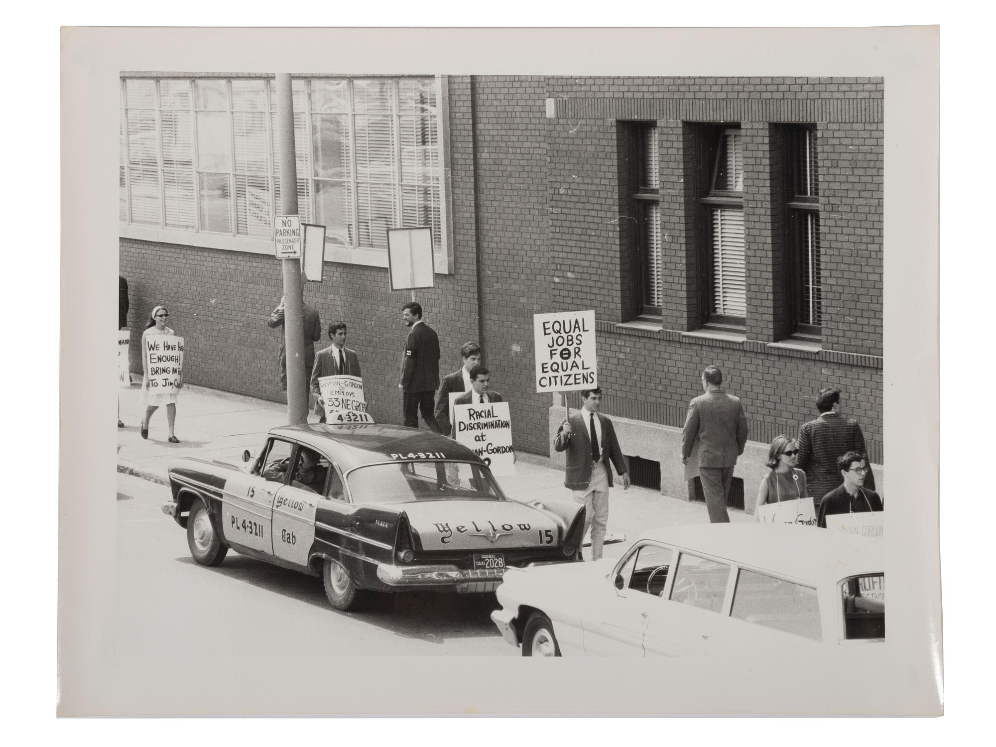 [CIVIL RIGHTS]12 photos of activists picketing at Wyman-Gordon Co for refusal to hire Black workers