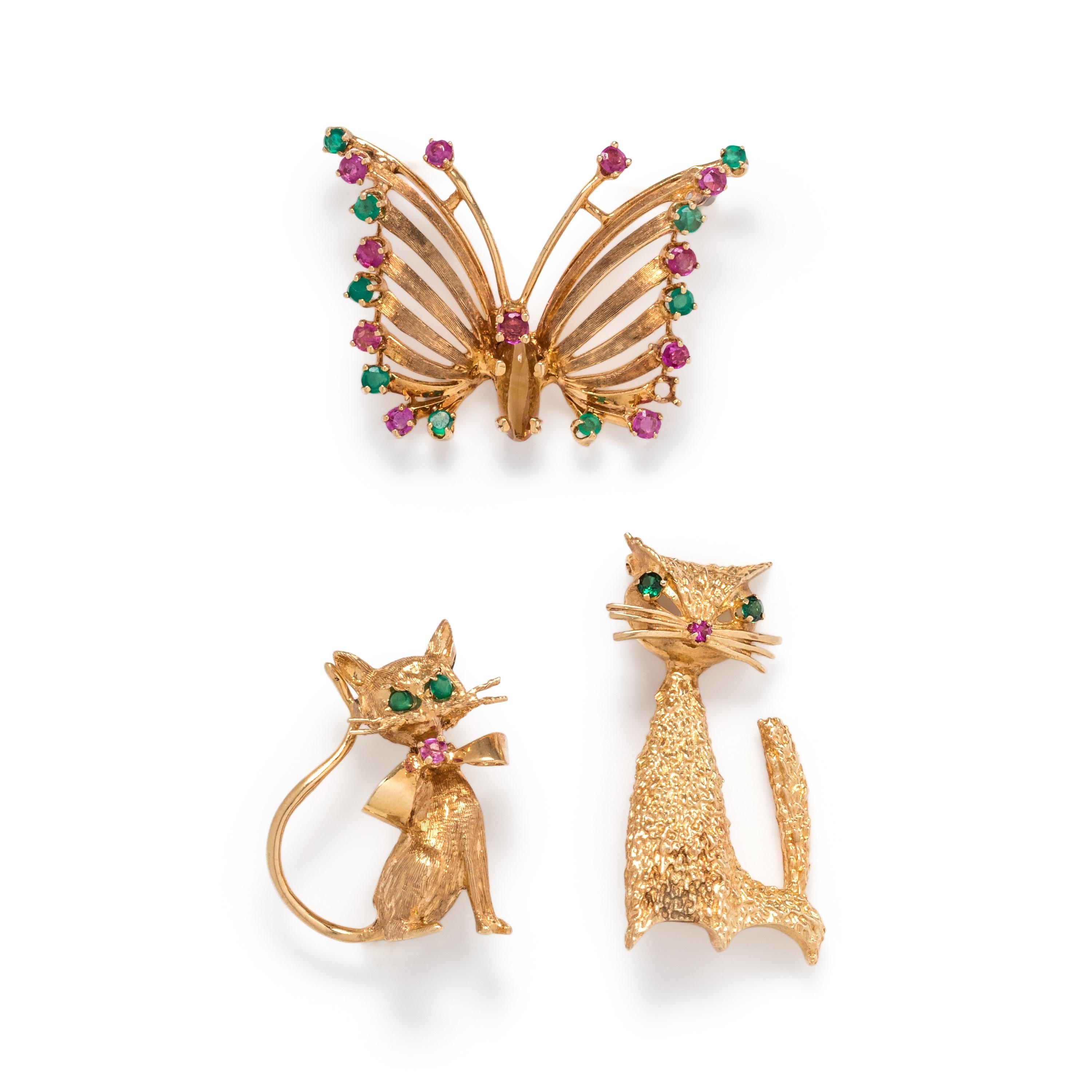 COLLECTION OF YELLOW GOLD AND GEMSTONE ANIMAL BROOCHES