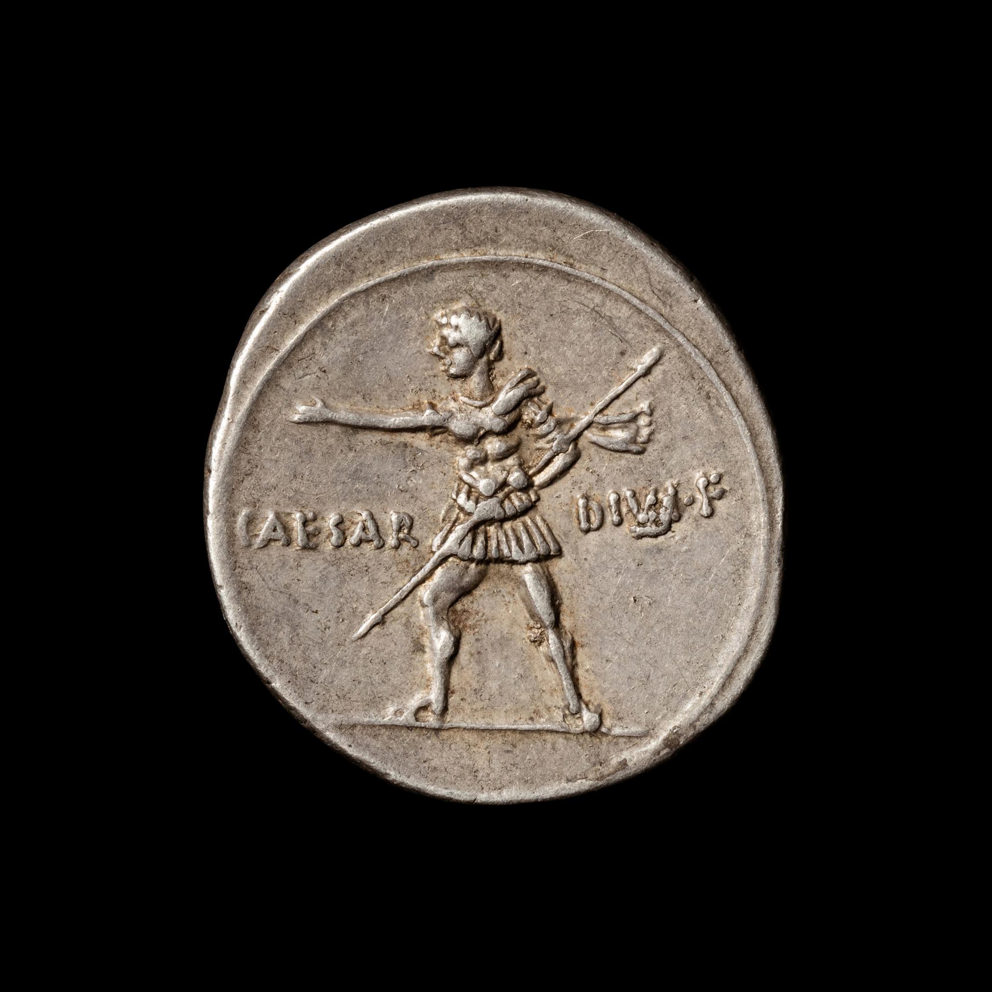 [ANCIENTS] ROMAN REPUBLIC. Octavian as Imperator (c. 32-29 BC). AR Denarius. (3.7 g, 20mm).