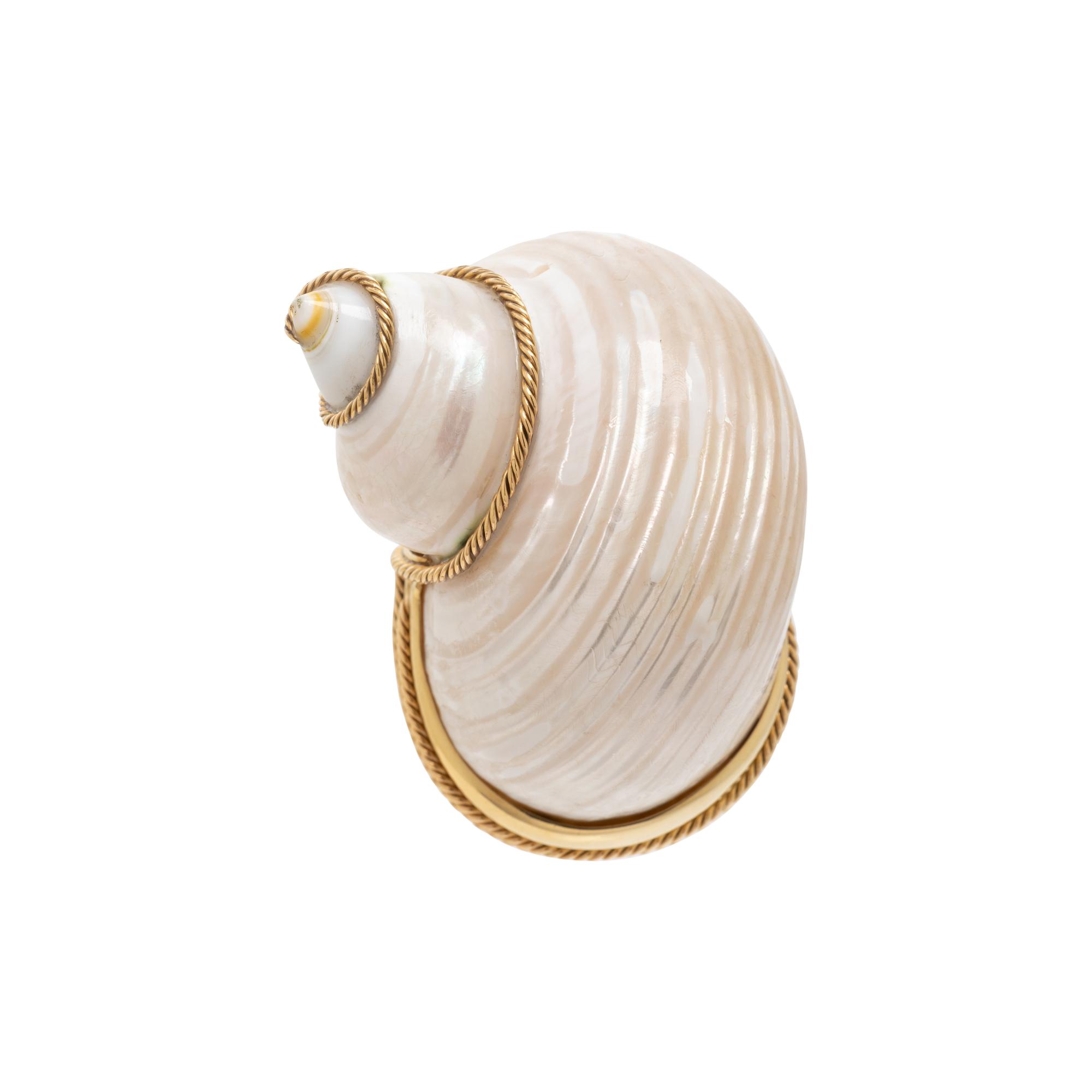 D.K. MALTIN, YELLOW GOLD AND SHELL BROOCH