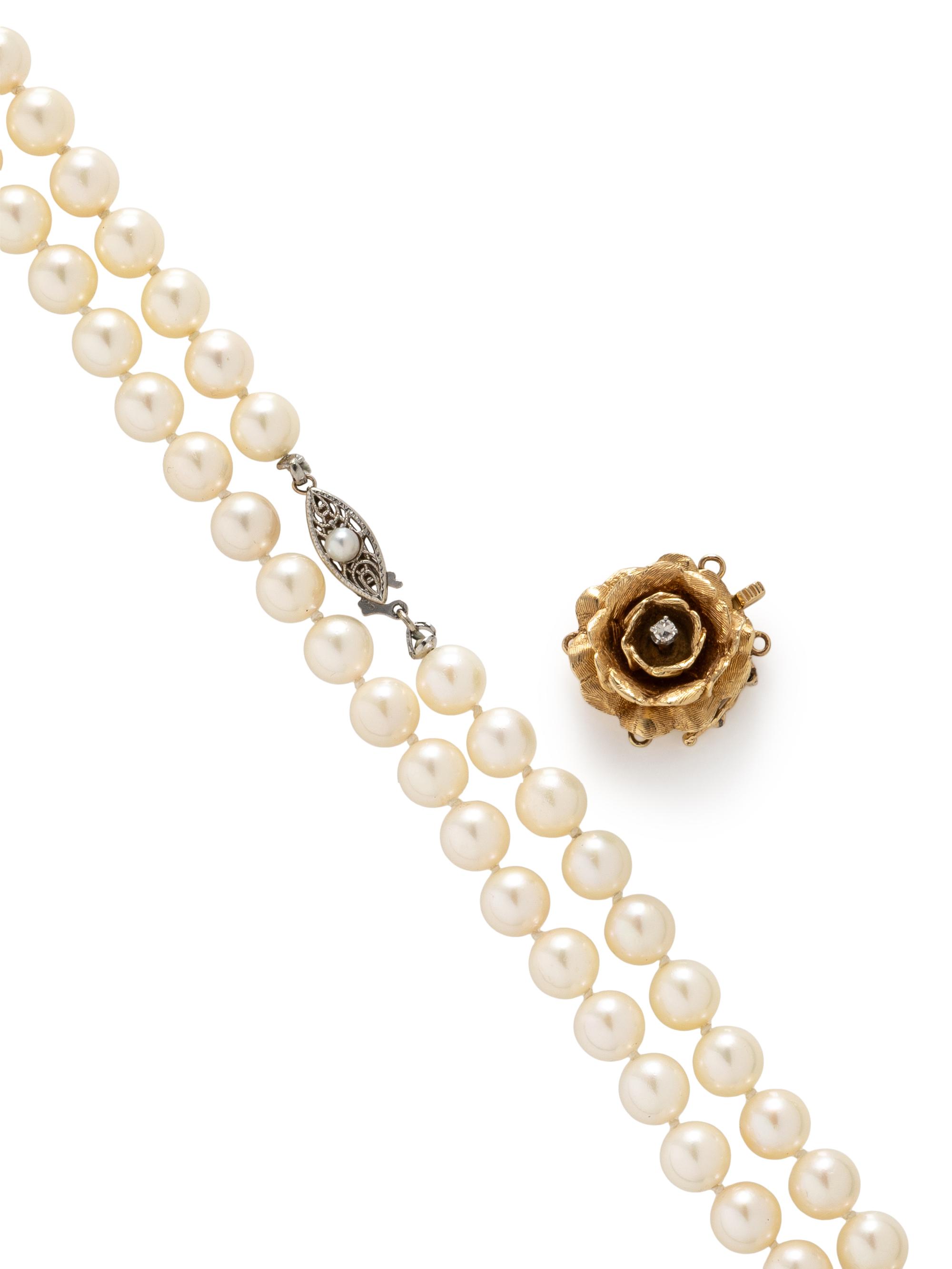 CULTURED PEARL NECKLACE AND YELLOW GOLD AND DIAMOND CLASP