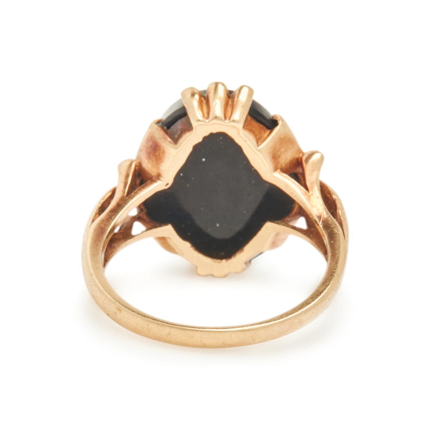 COLLECTION OF GOLD RINGS