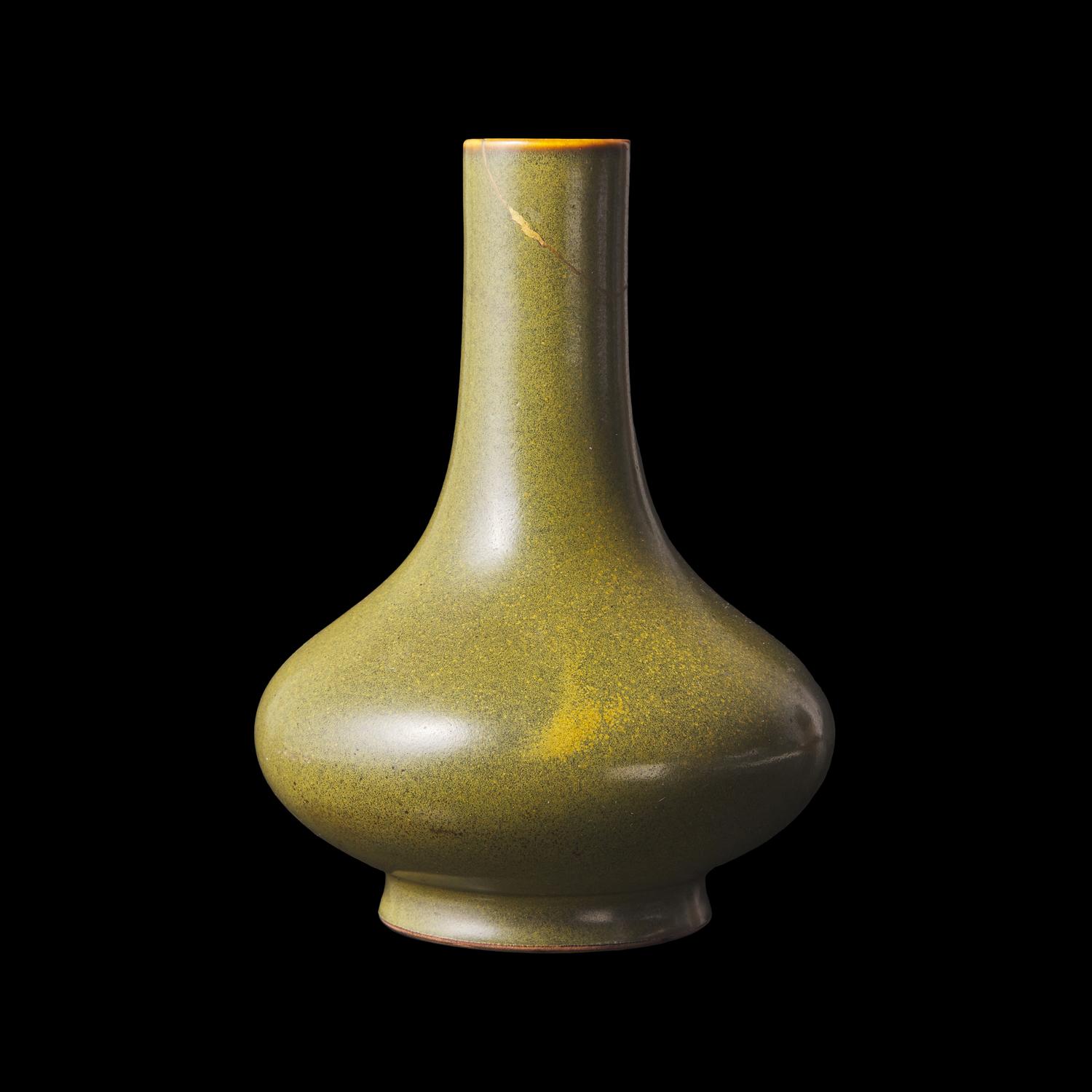 A Chinese Tea Dust Glazed Vase, Qianlong Mark and Period 清乾隆 茶葉末釉賞瓶