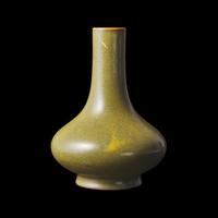 A Chinese Tea Dust Glazed Vase, Qianlong Mark and Period 清乾隆 茶葉末釉賞瓶