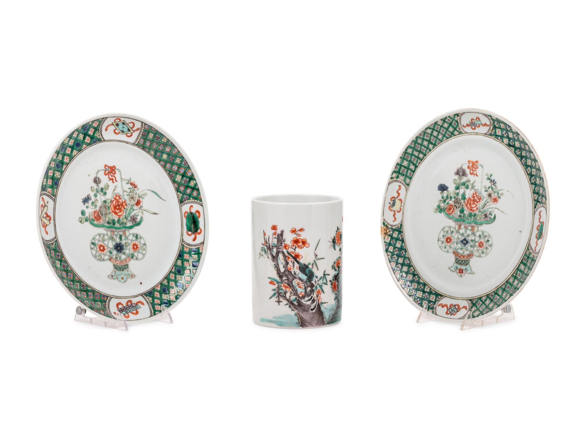 A Pair of Chinese Export Famille Verte Porcelain Plates and A Famille Verte Brushpot