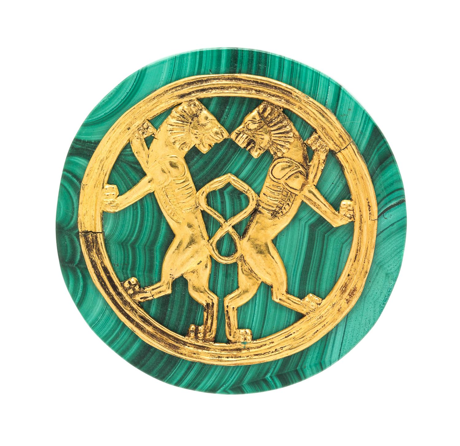 A Yellow Gold and Malachite Twin Lion Motif Pendant/Brooch, 19.90 dwts.