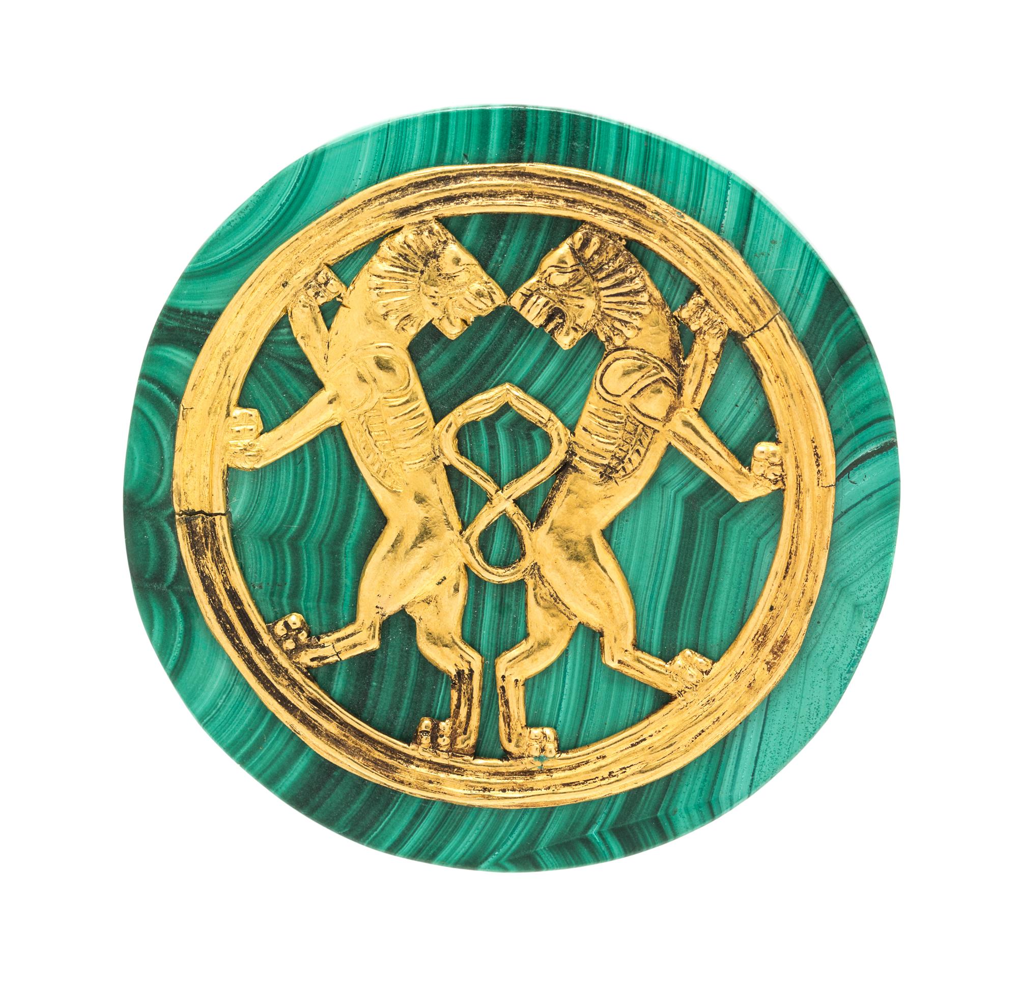 A Yellow Gold and Malachite Twin Lion Motif Pendant/Brooch, 19.90 dwts.