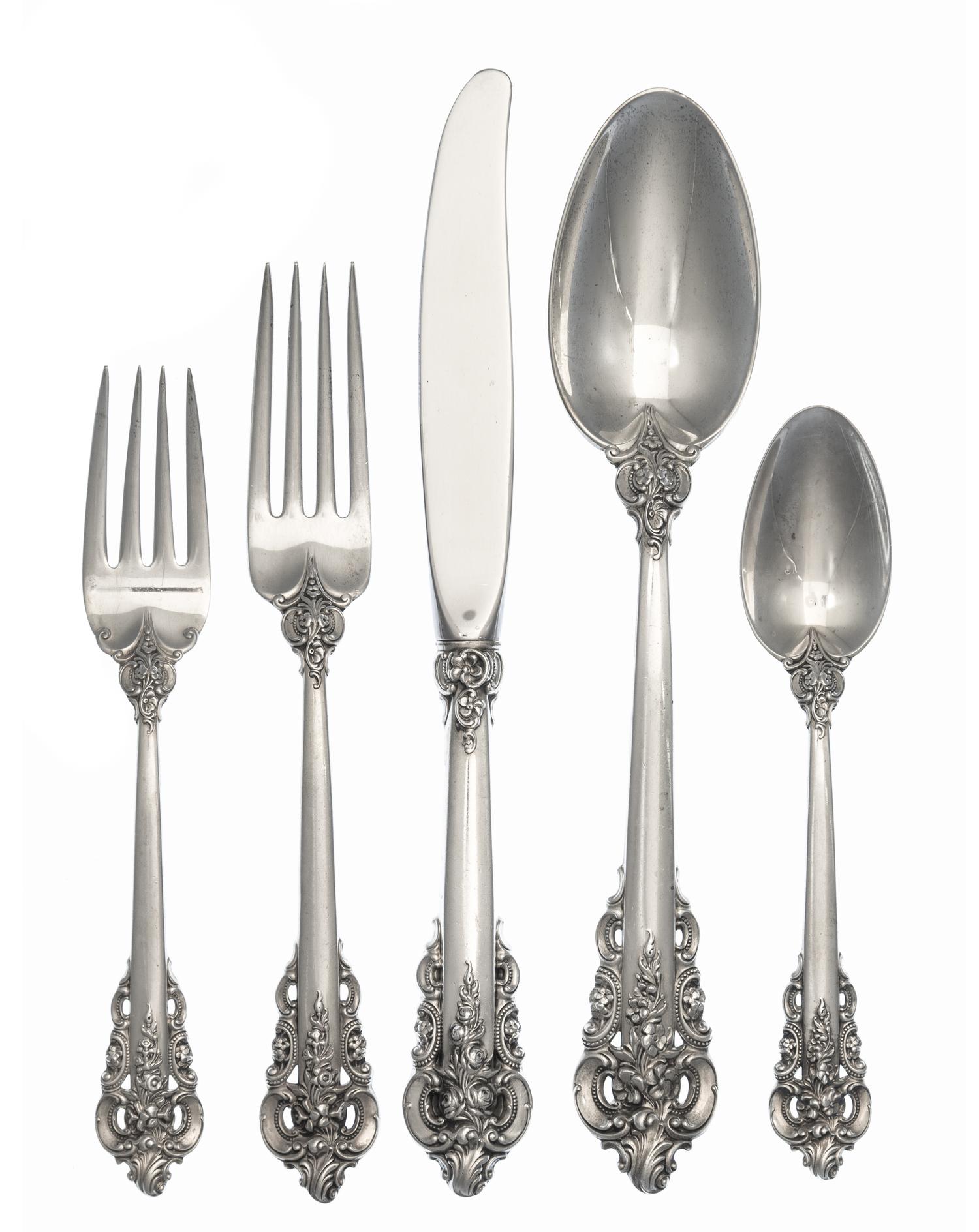 An American Silver Flatware Service, R. Wallace & Sons Mfg. Co., Wallingford, CT, 20th Century, Grand Baroque pattern, comprising: 13 d