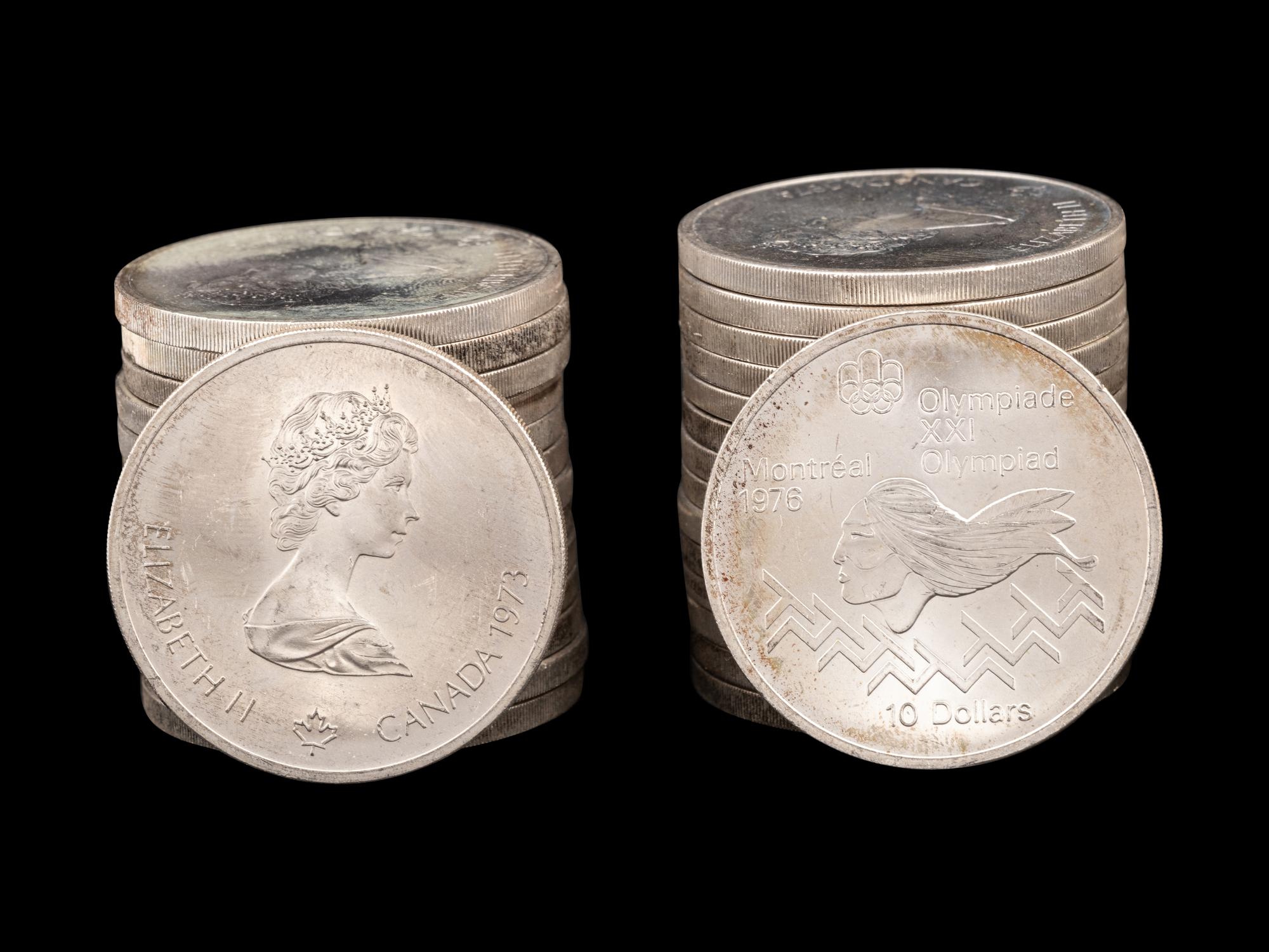 [CANADA] A Large Collection of Silver$1 and Commemorative Silver Coins