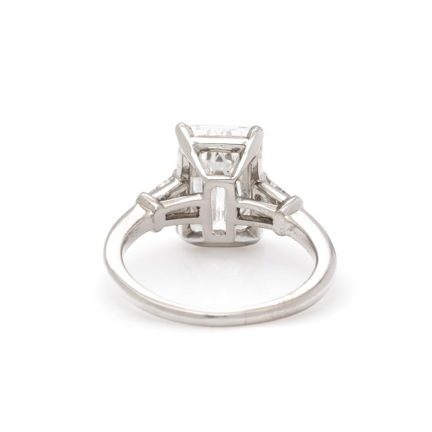 EMERALD CUT DIAMOND RING