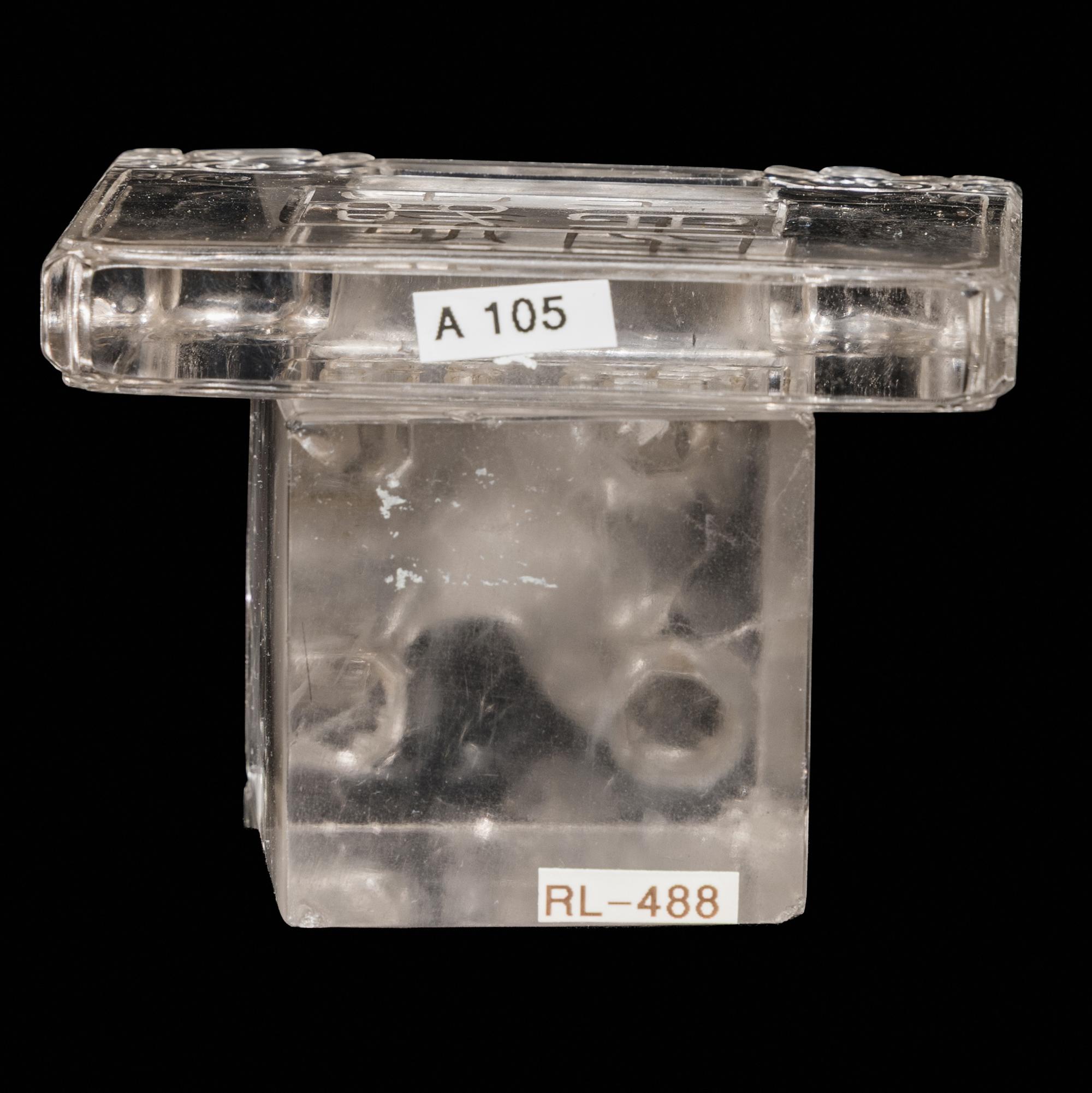 A Chinese Rock Crystal Seal and A Rock Crystal Lock-Form Pendant, 19th-20th Century — 晚清-民國 水晶長命鎖及獅鈕方章