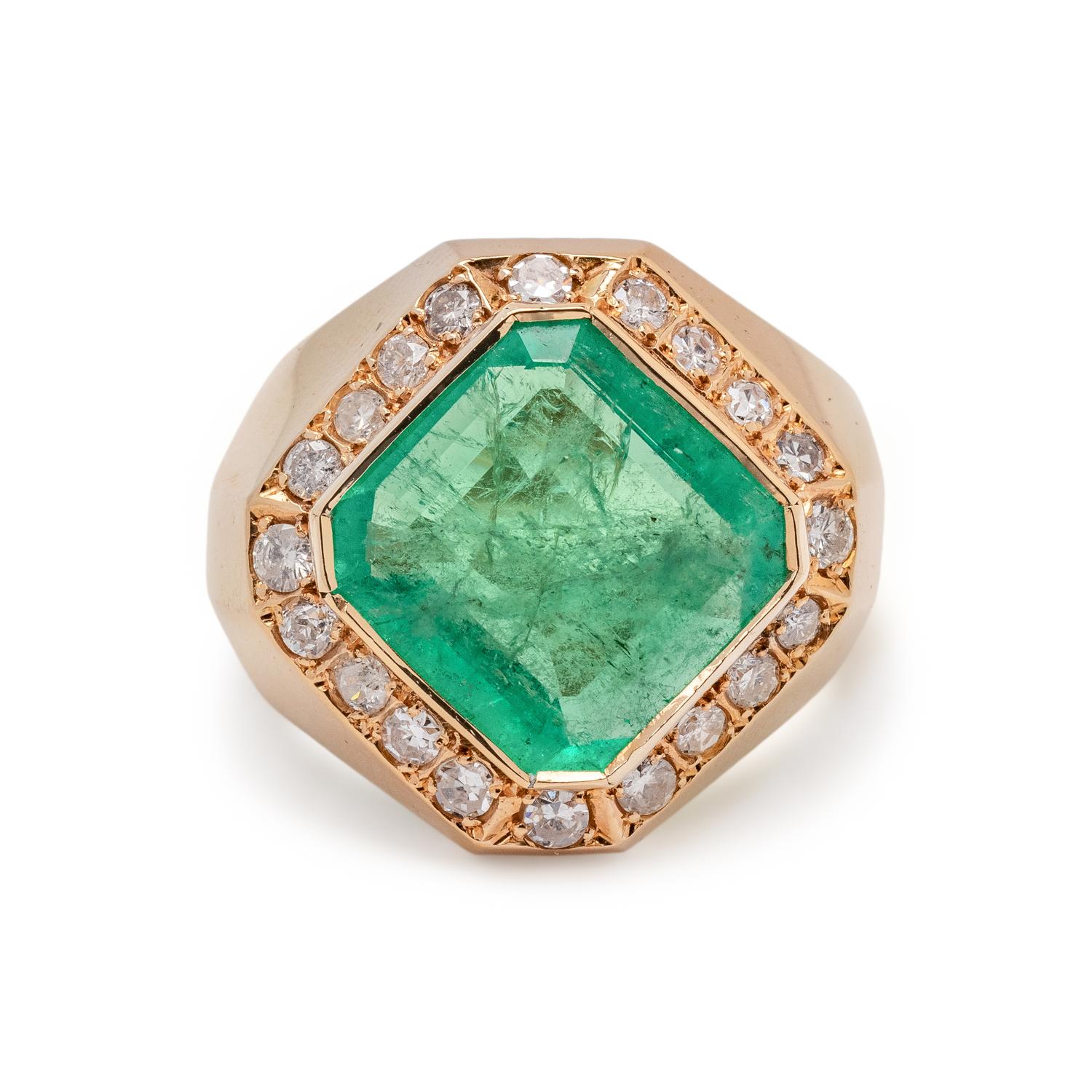 YELLOW GOLD, EMERALD AND DIAMOND RING