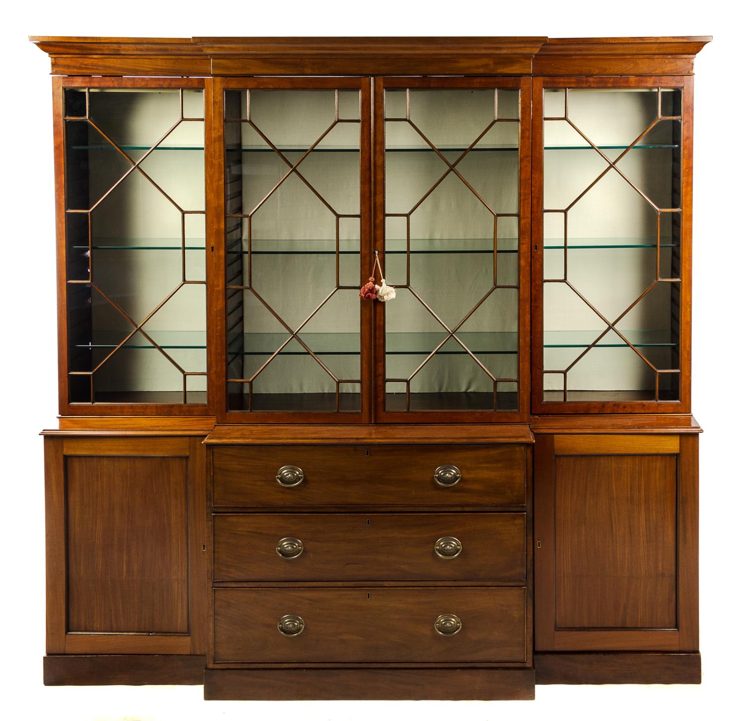 A George III Style Mahogany Breakfront Bookcase Height 85 1/2 x width 86 1/2 x depth 20 inches. — 20TH CENTURY