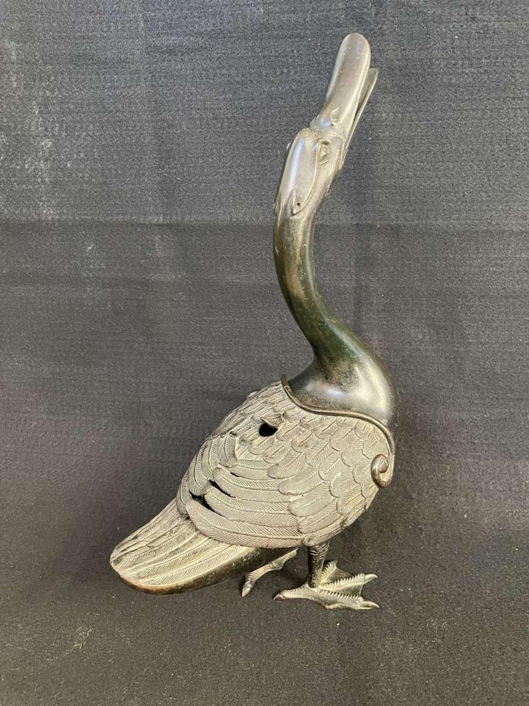 A patinated bronze goose-form incense burner 铜加漆鹅形香炉一件 Late 18th to 19th century ???????????