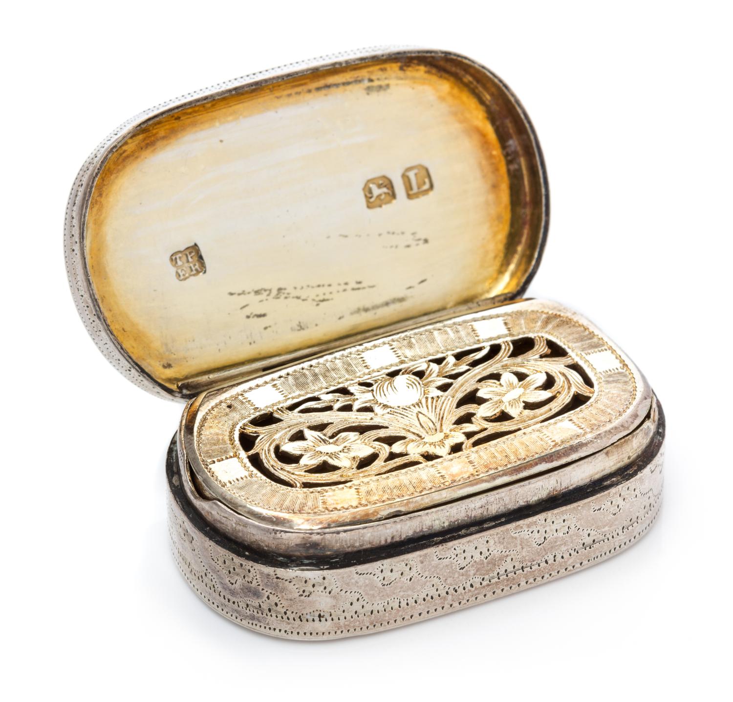 A George III Silver Vinaigrette, Thomas Phipps & Edward Robinson, London, 1806, the case decorated with geometric engraving, the lid ce