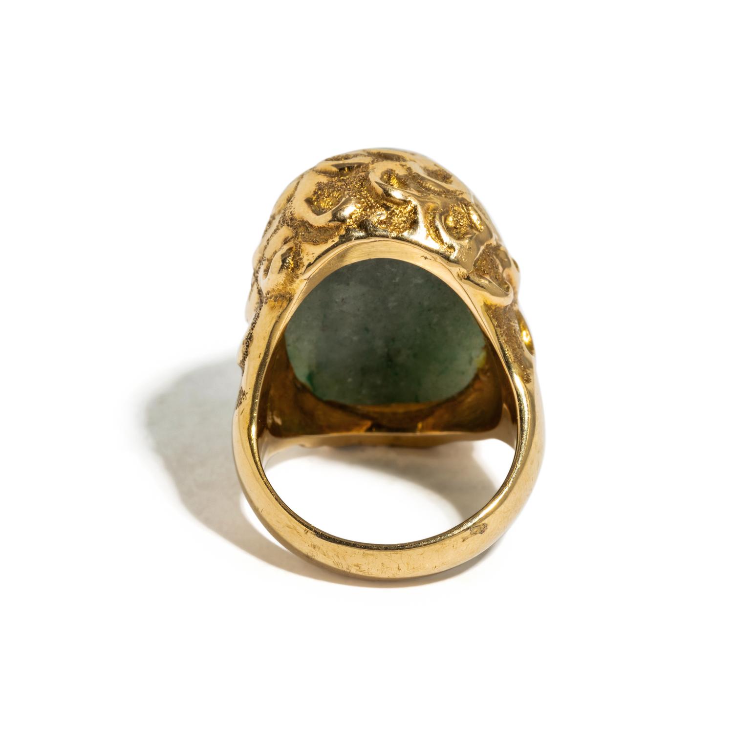 YELLOW GOLD AND CARVED JADE RING