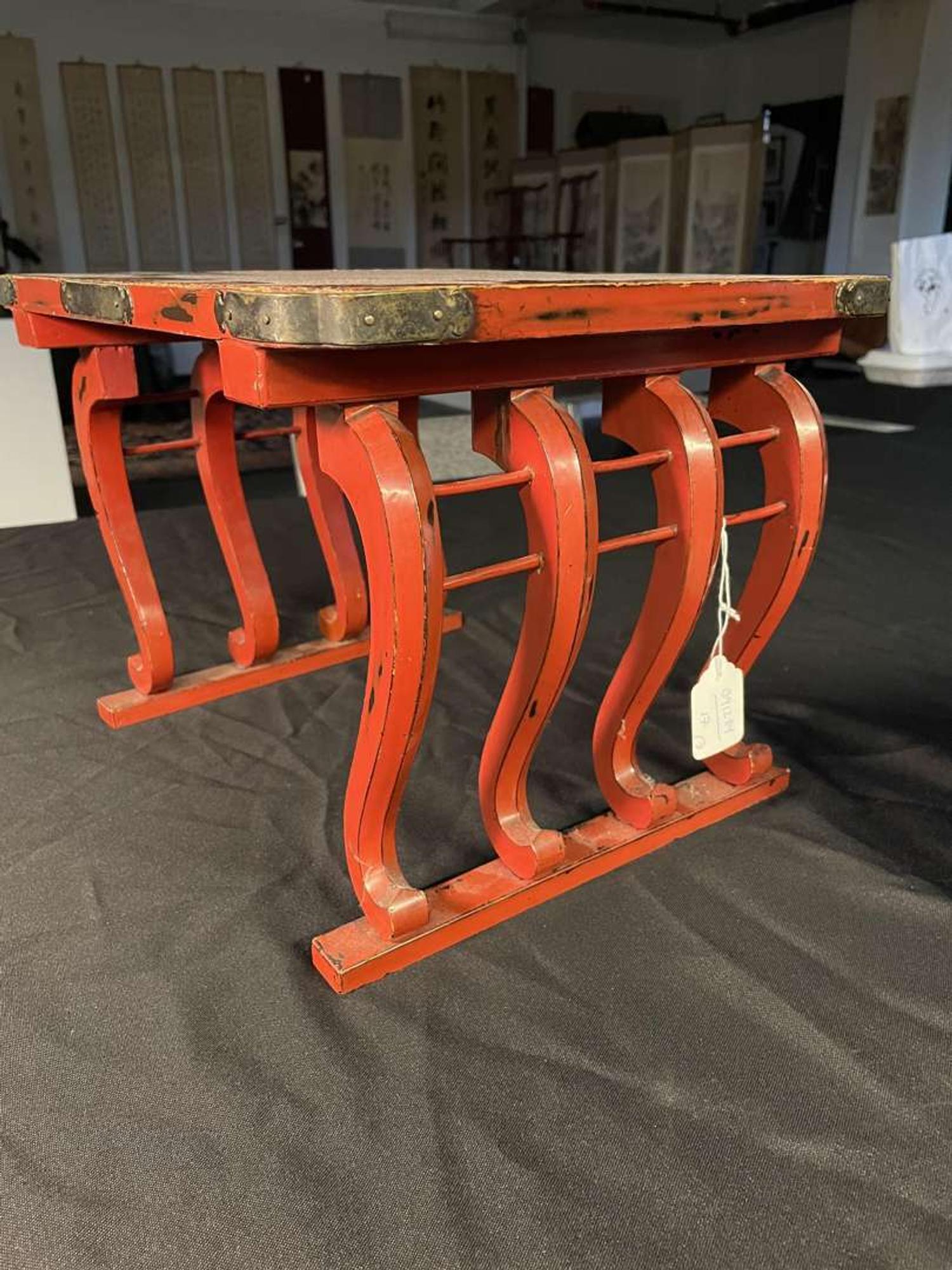 A pair of Japanese lacquered stirrups and a Negoro-style red-lacquered stand 日本漆器马扎及马镫一对 Edo to Meiji period ?????