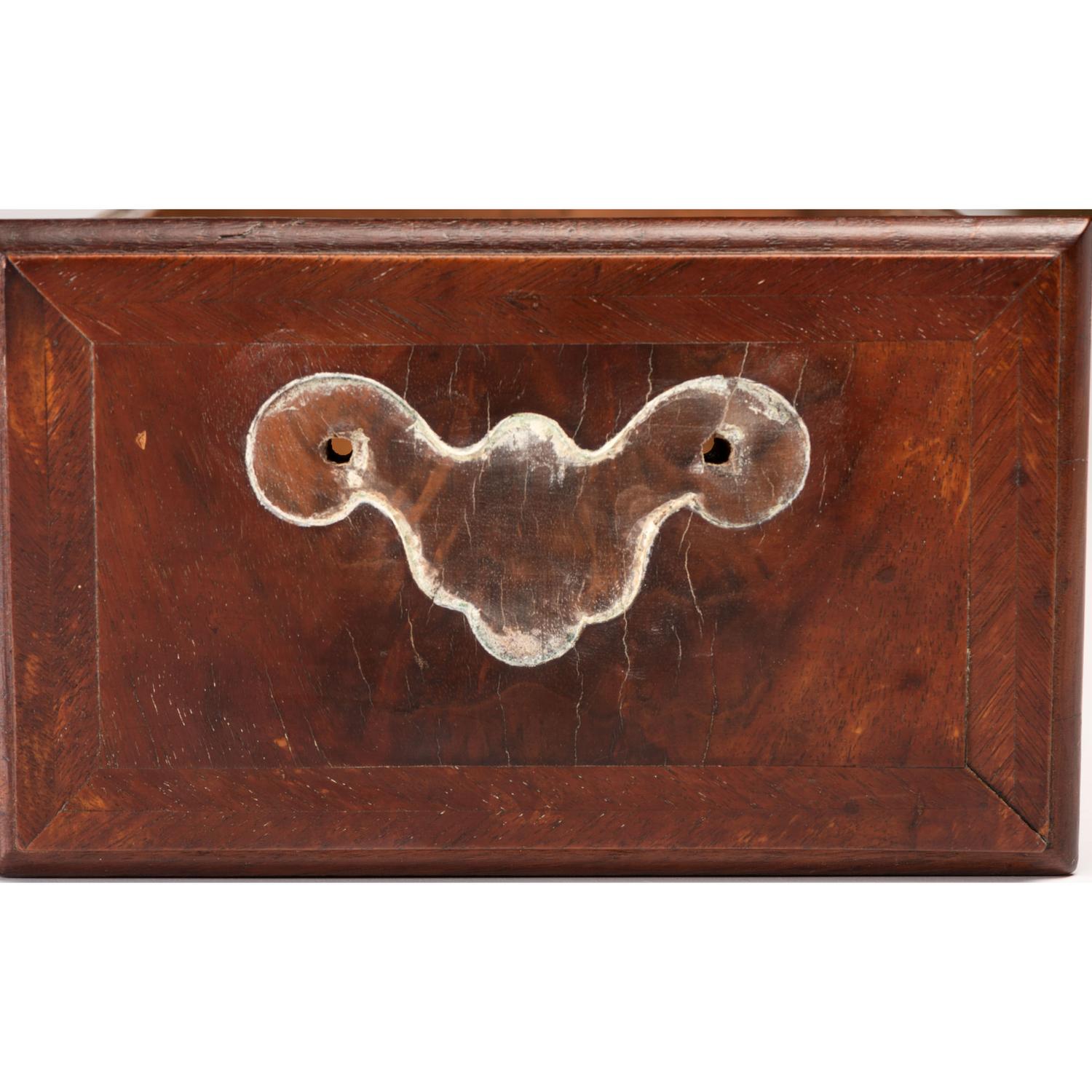 A Fine and Rare Queen Anne Veneered and Shell-Carved Walnut Dressing Table